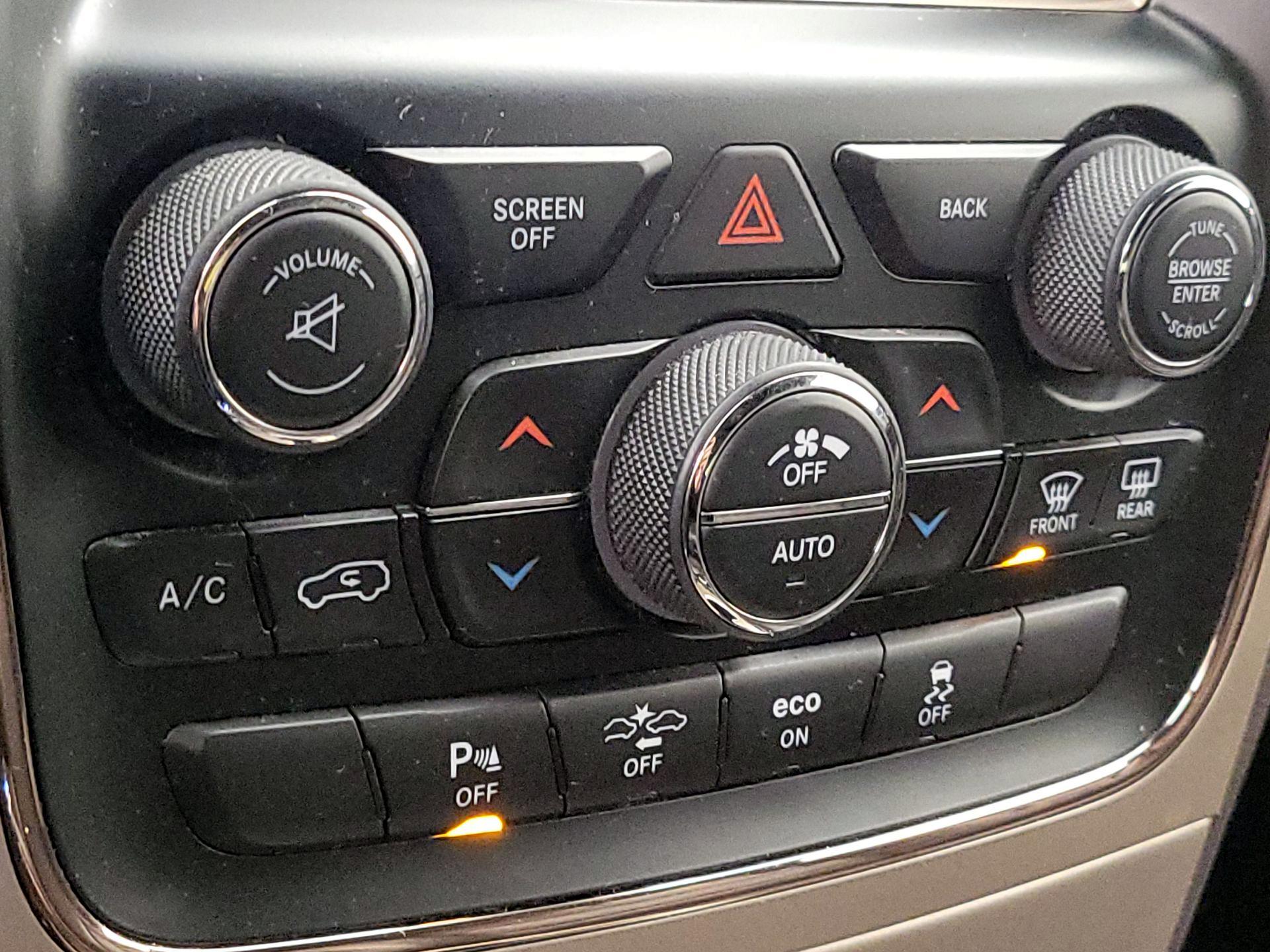 Thumbnail: 2014 Jeep Grand Cherokee - 17