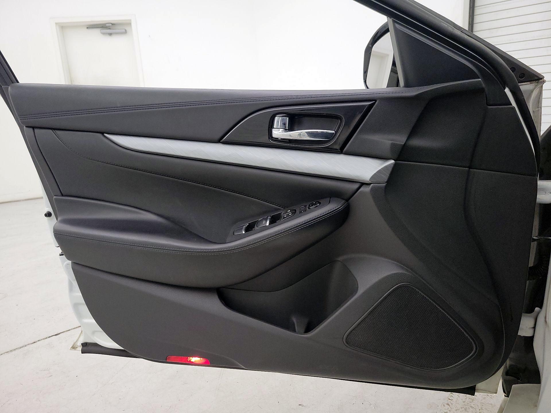 Thumbnail: 2016 Nissan Maxima - 12