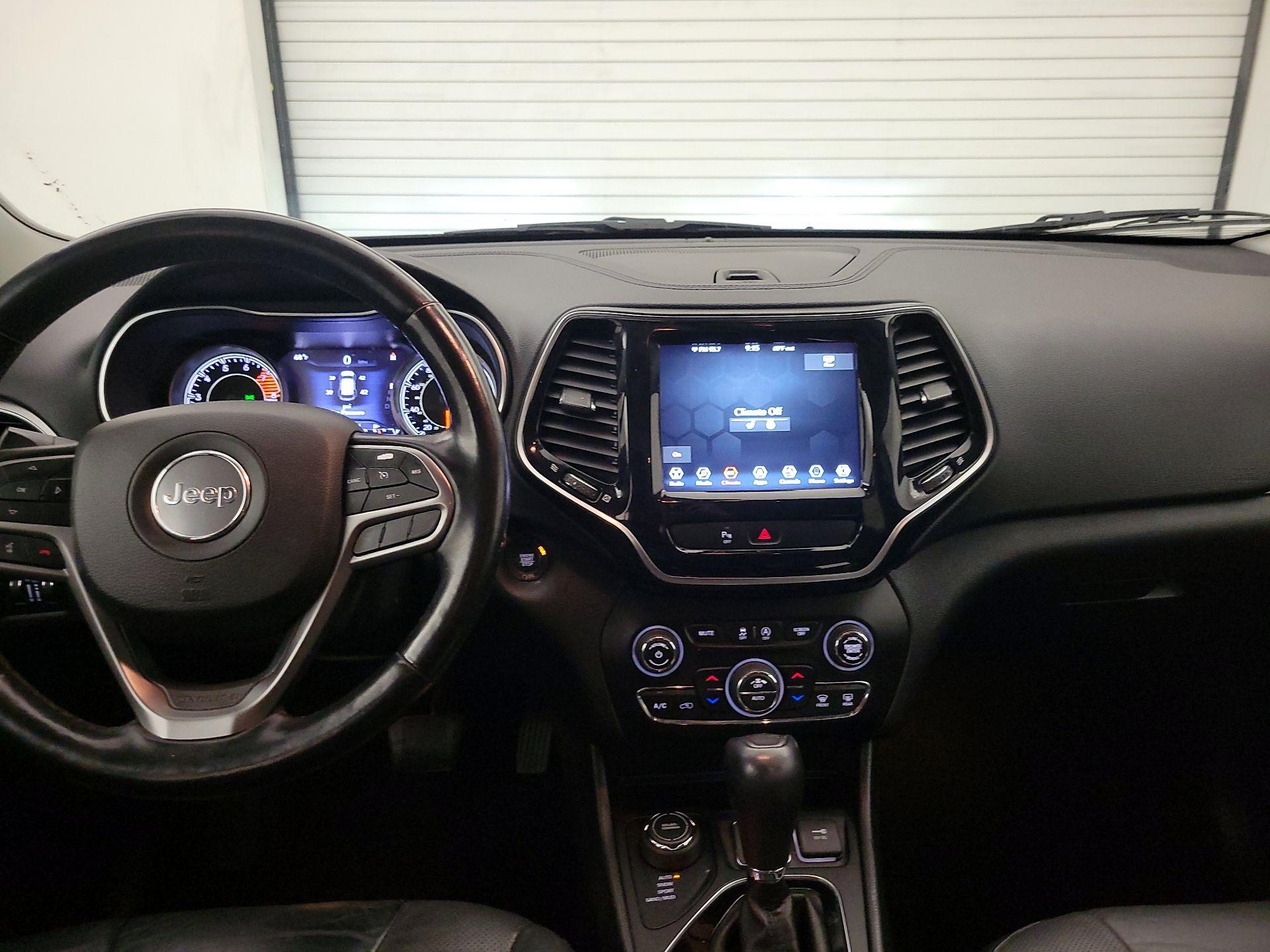 Thumbnail: 2020 Jeep Cherokee - 9