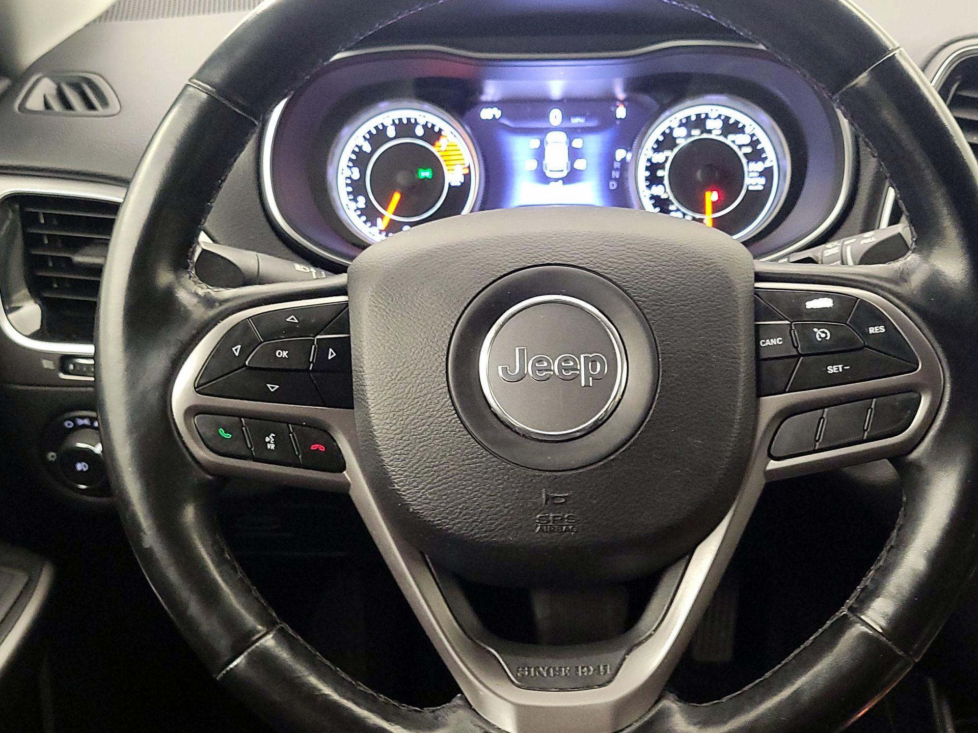 Thumbnail: 2020 Jeep Cherokee - 10