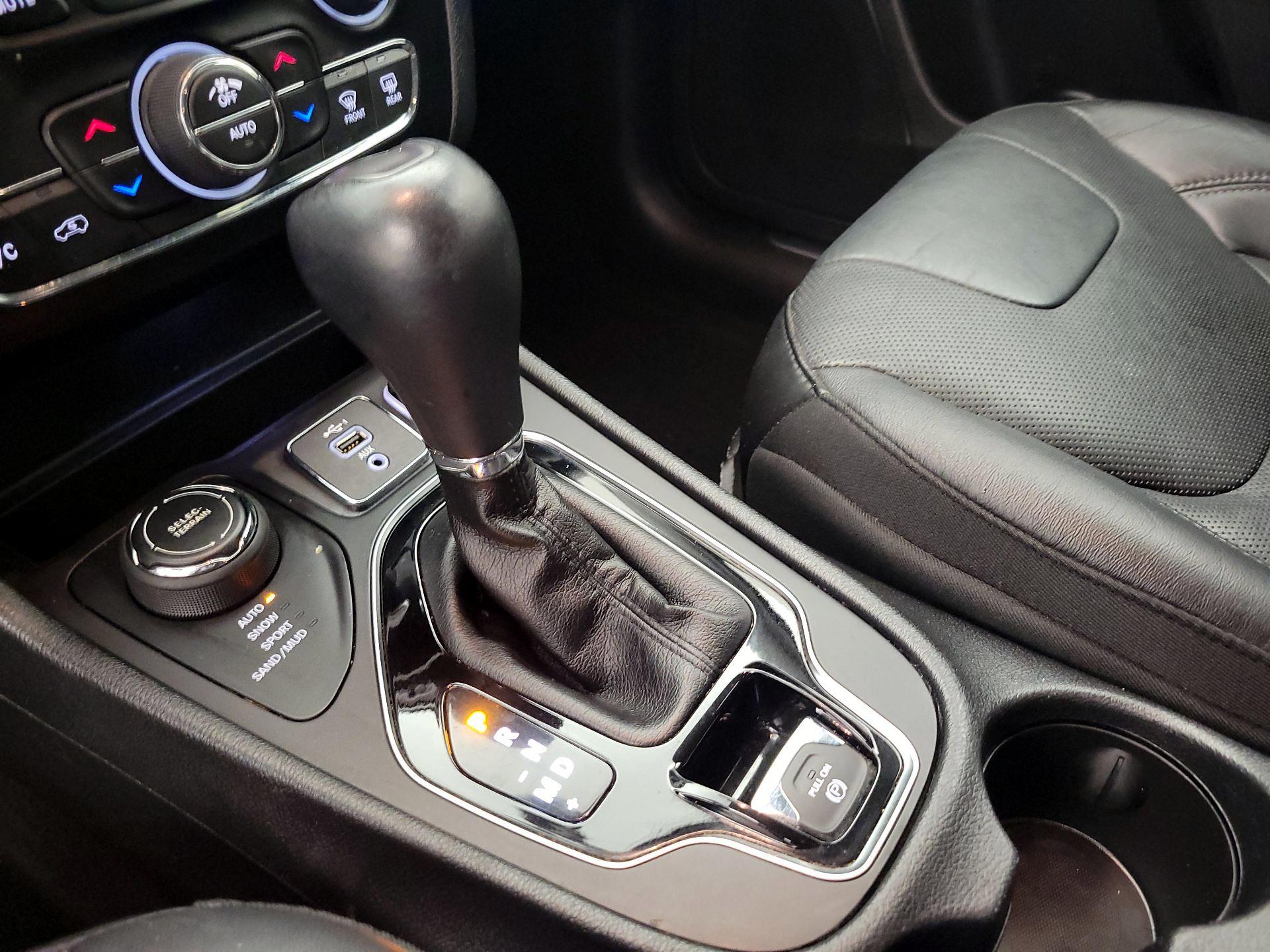 Thumbnail: 2020 Jeep Cherokee - 17