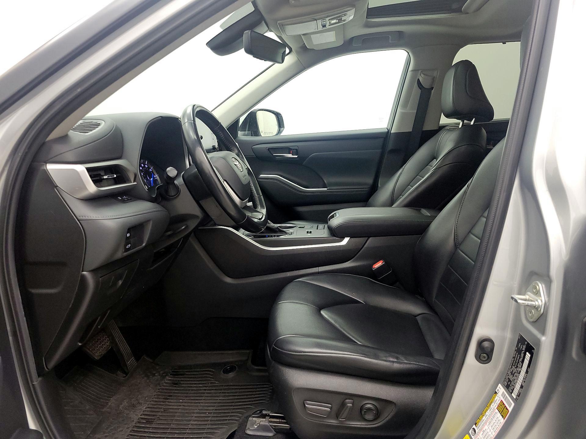 Thumbnail: 2022 Toyota Highlander - 11