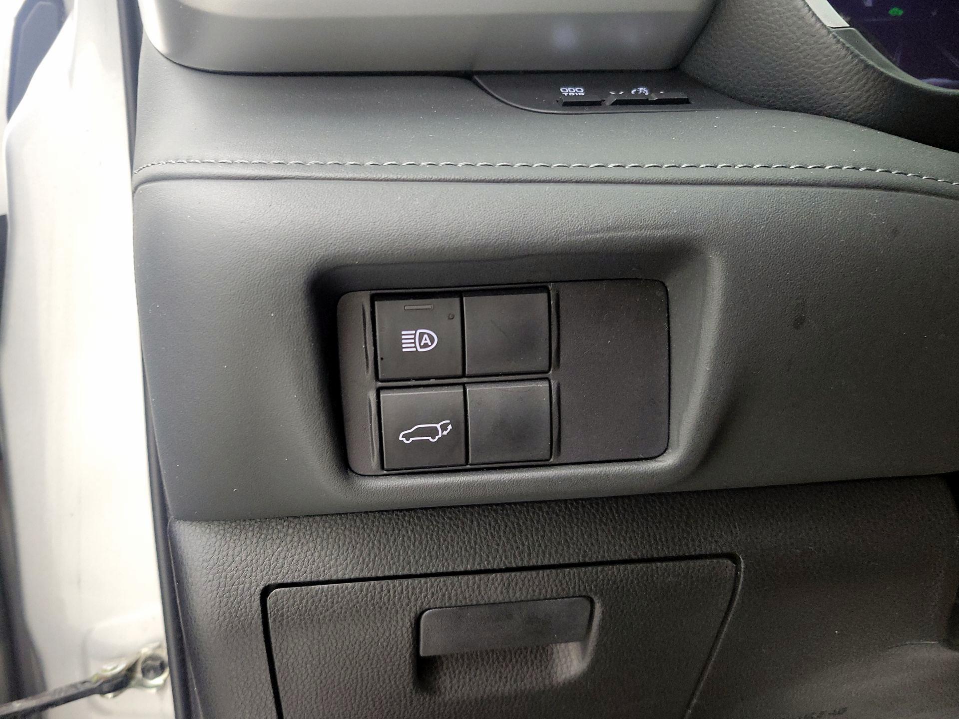 Thumbnail: 2022 Toyota Highlander - 13