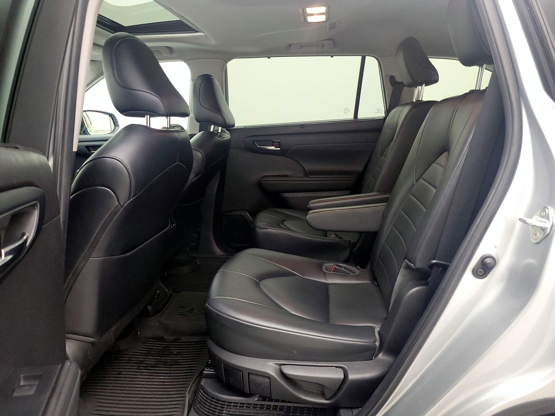 Thumbnail: 2022 Toyota Highlander - 19