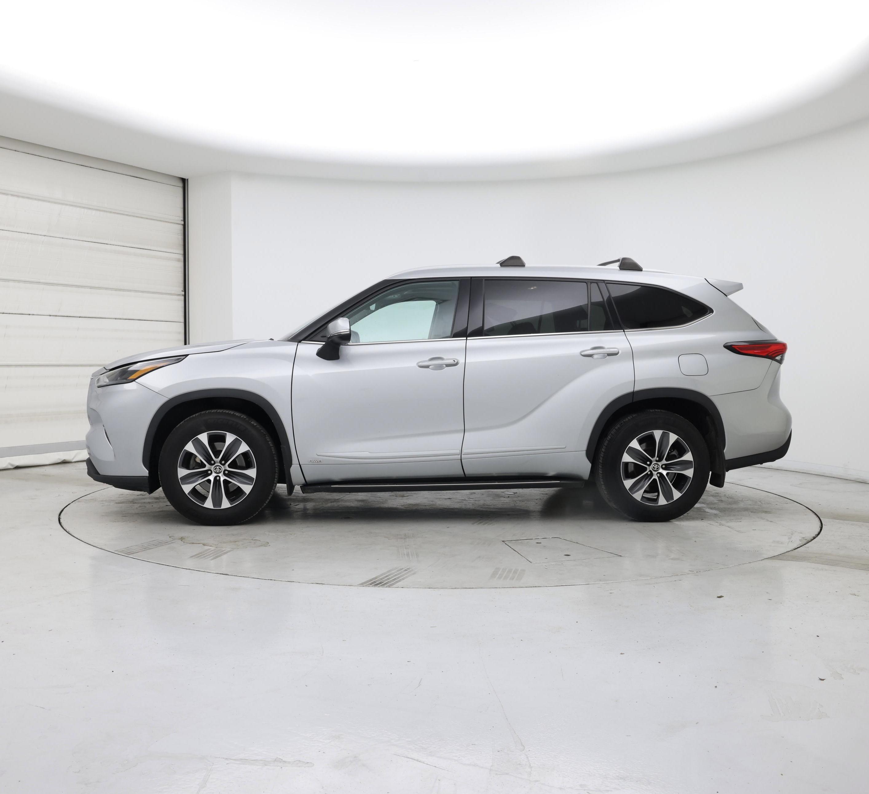 Thumbnail: 2022 Toyota Highlander - 3