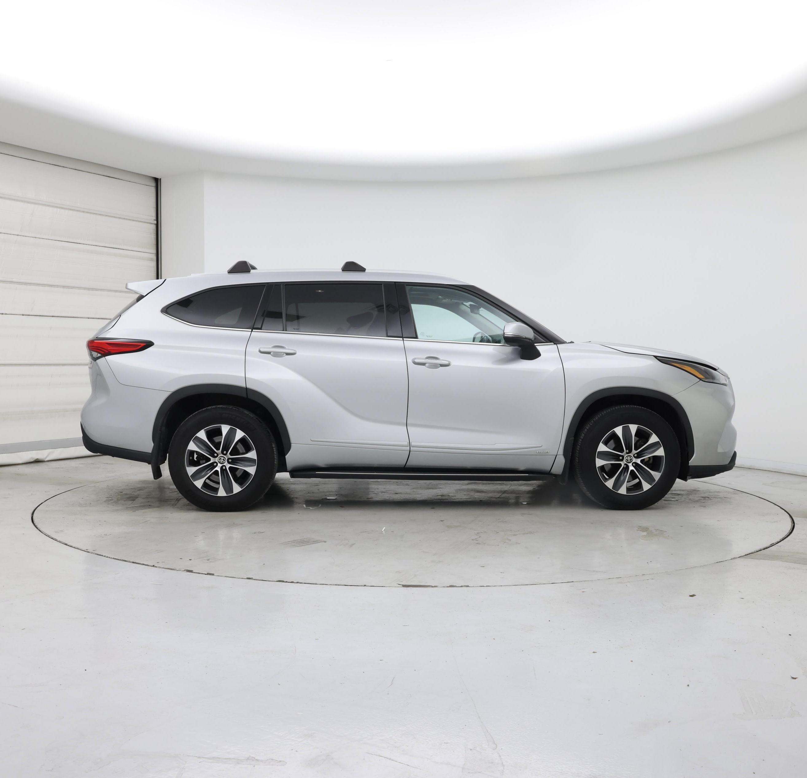 Thumbnail: 2022 Toyota Highlander - 7