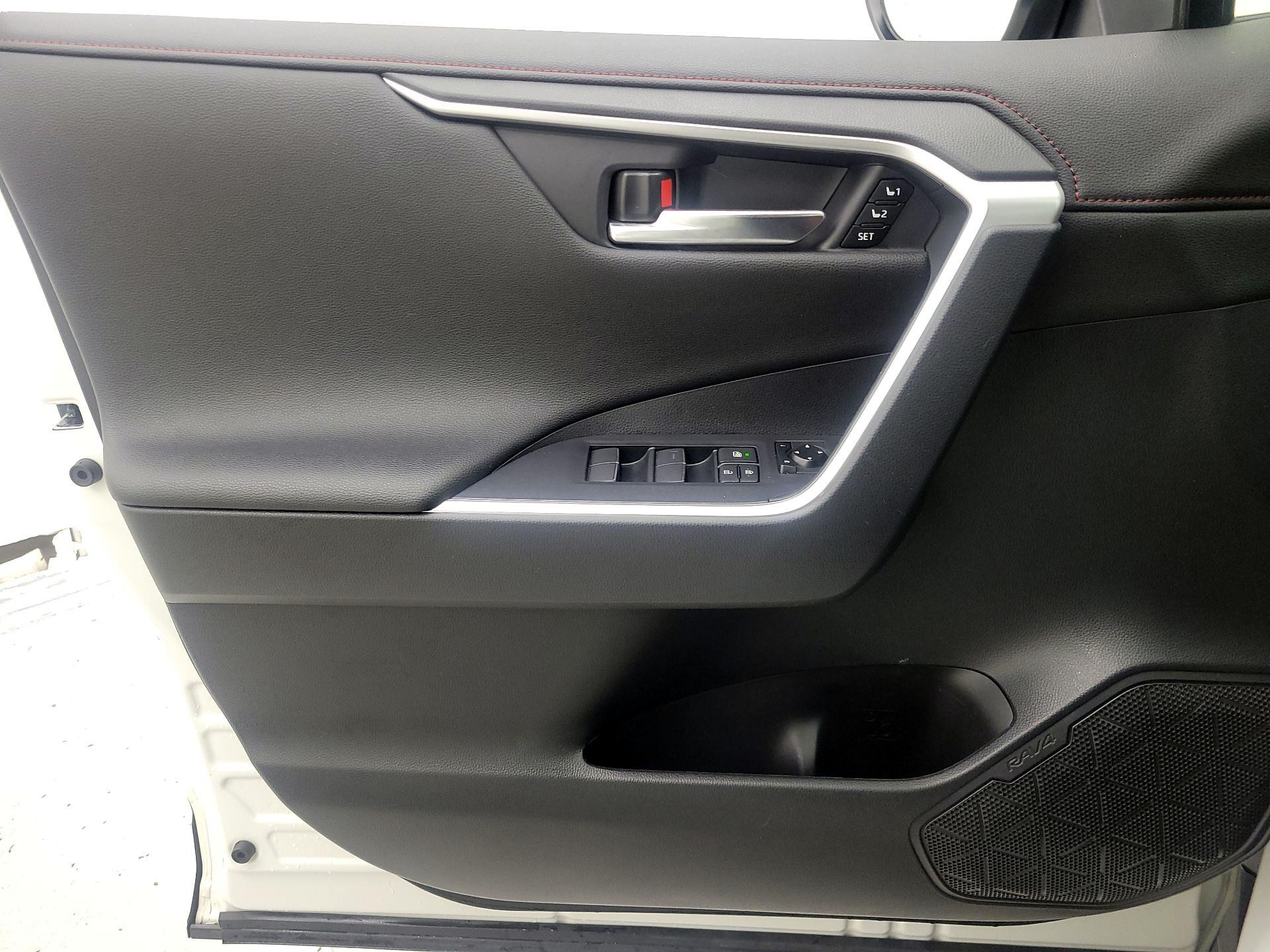 Thumbnail: 2021 Toyota RAV4 - 12