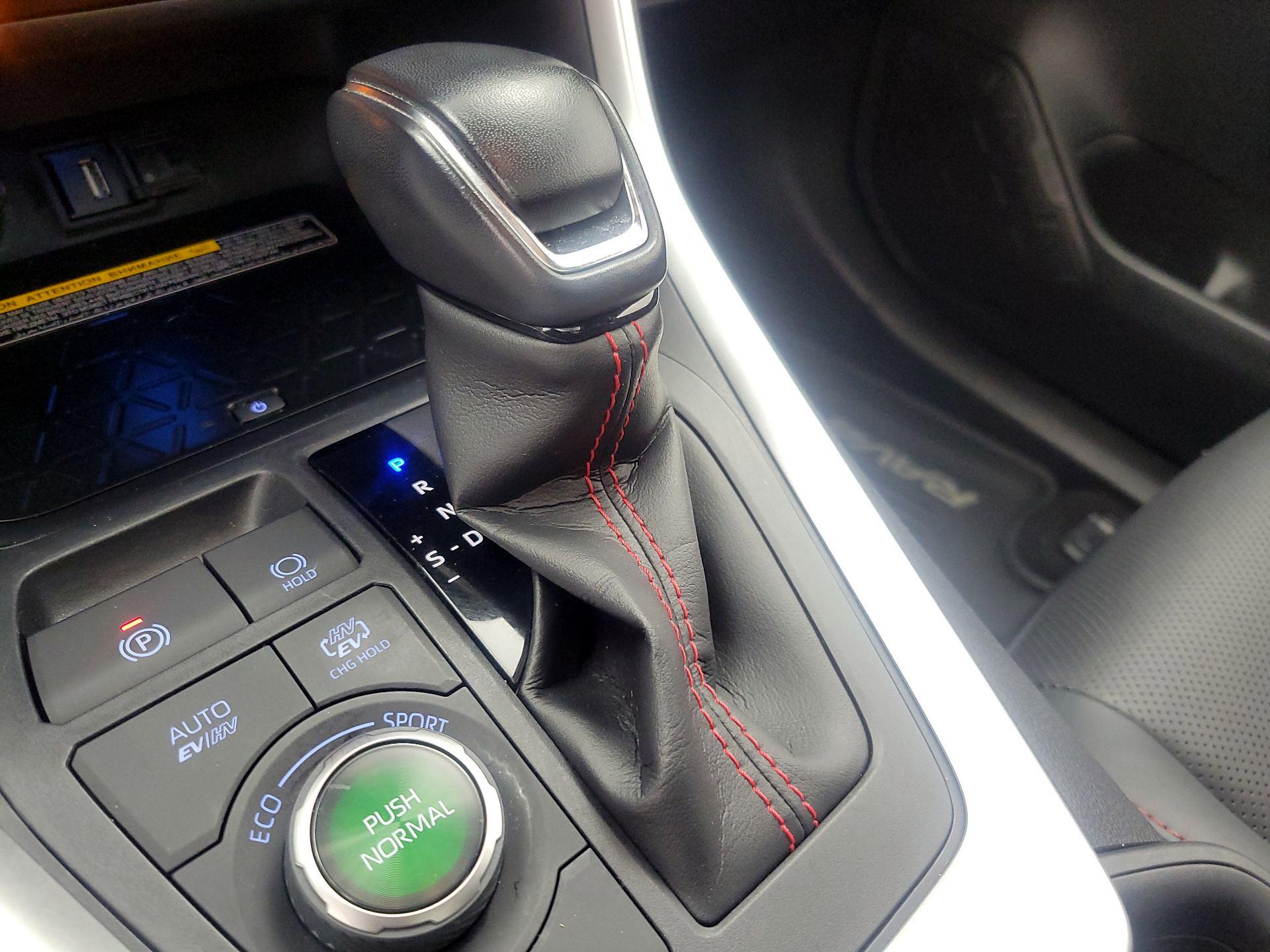 Thumbnail: 2021 Toyota RAV4 - 18