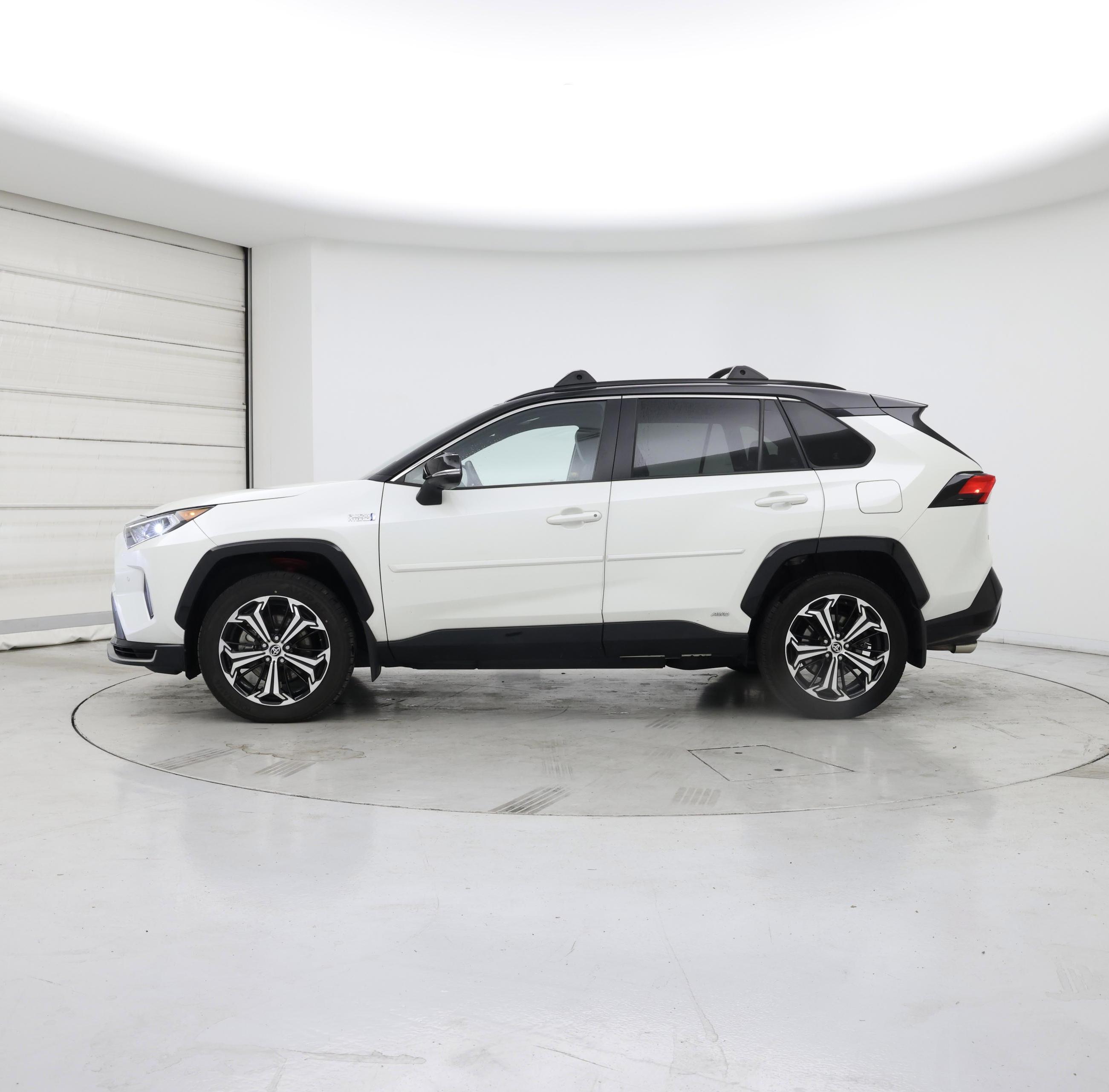 Thumbnail: 2021 Toyota RAV4 - 3