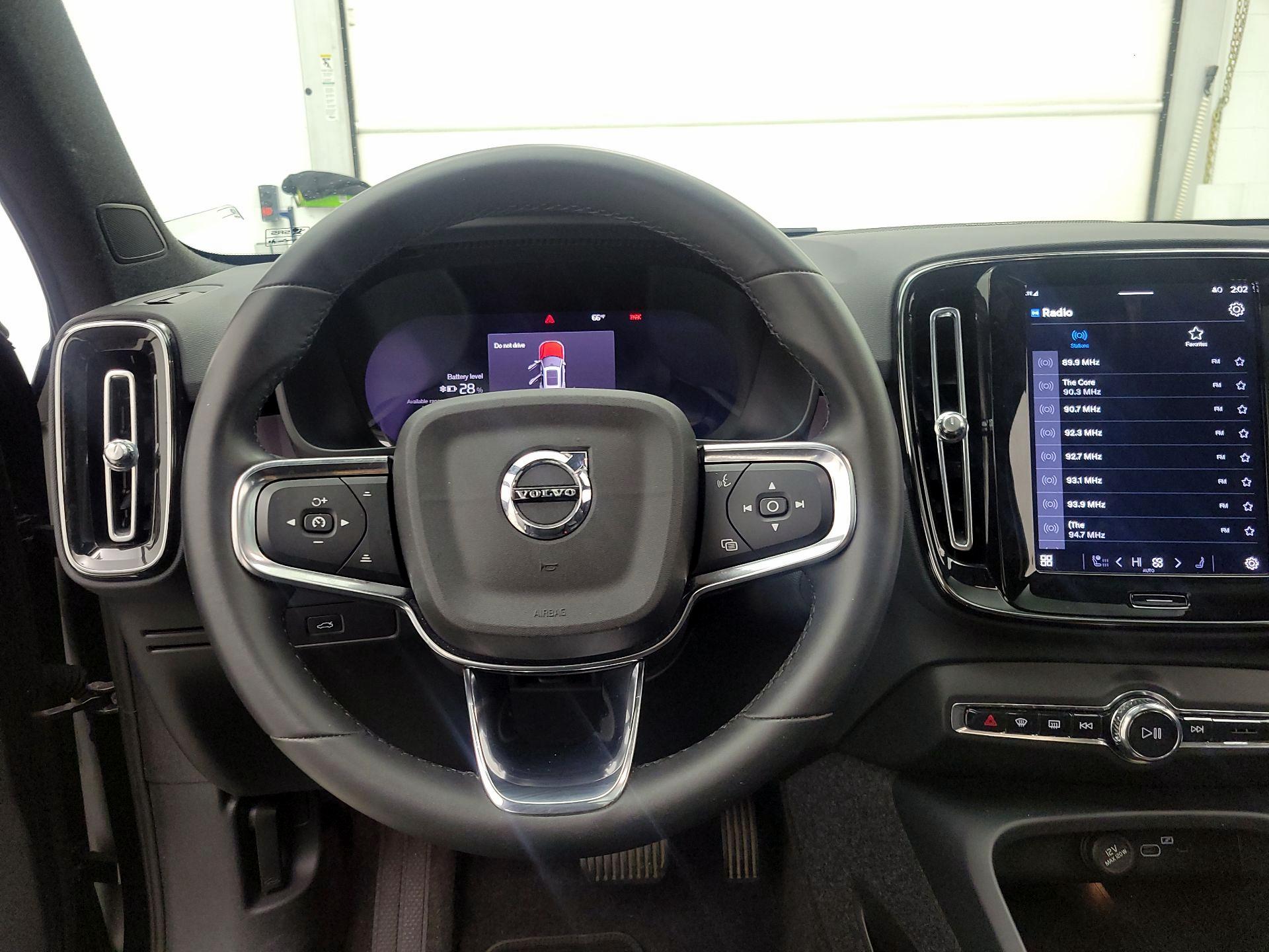 Thumbnail: 2023 Volvo XC40 - 10