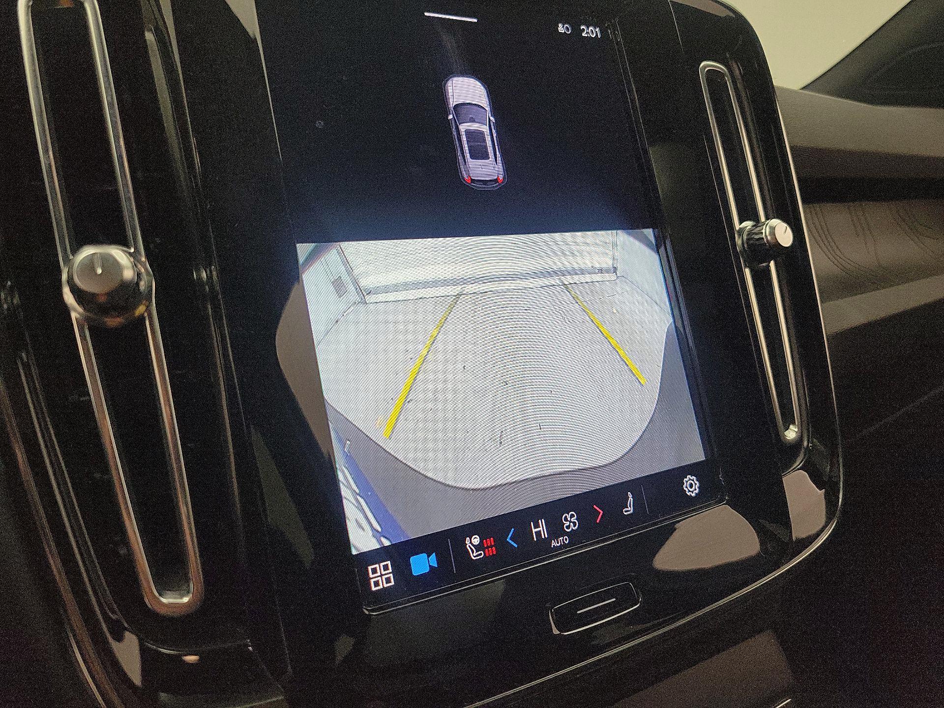 Thumbnail: 2023 Volvo XC40 - 13