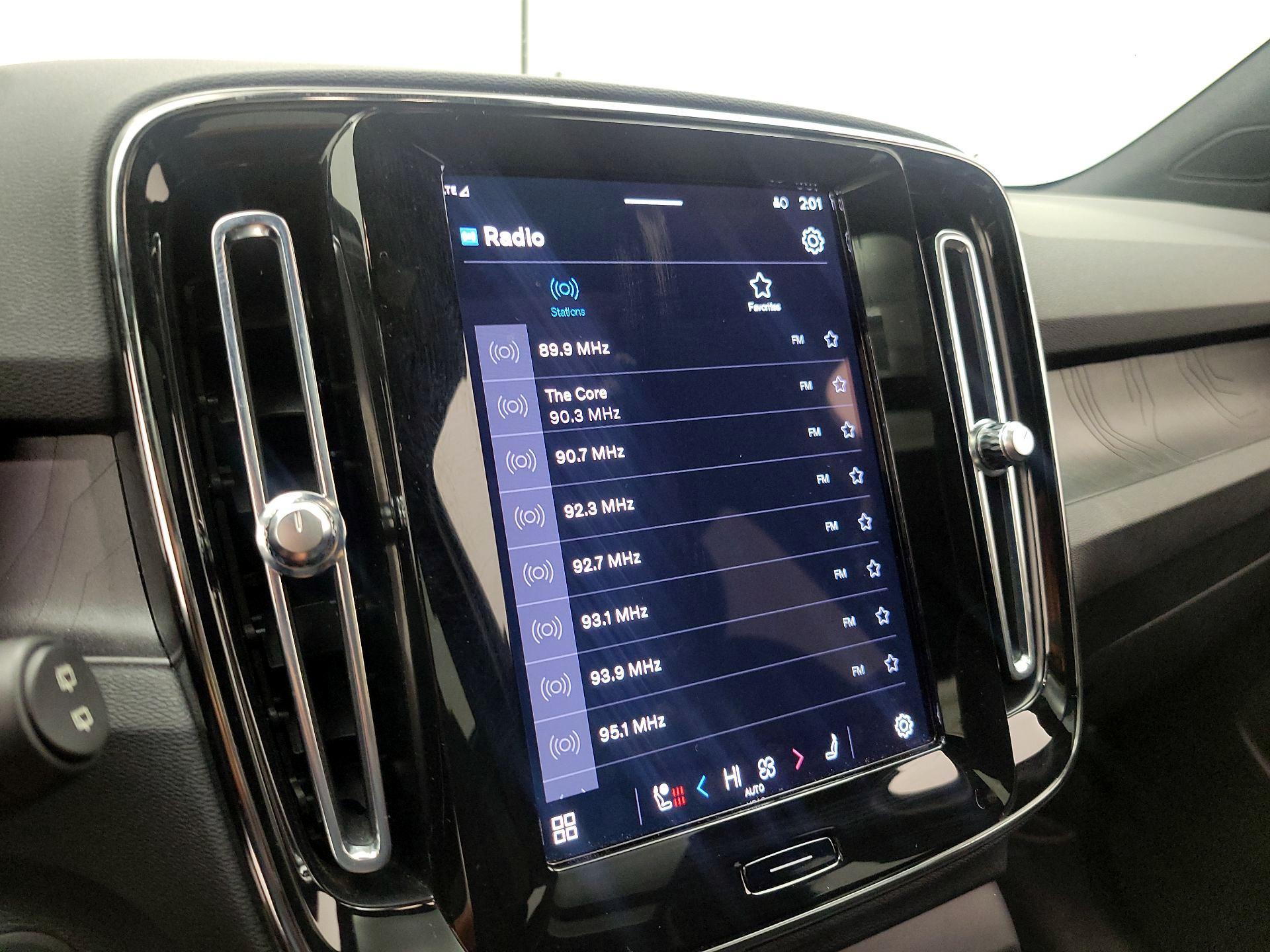 Thumbnail: 2023 Volvo XC40 - 14