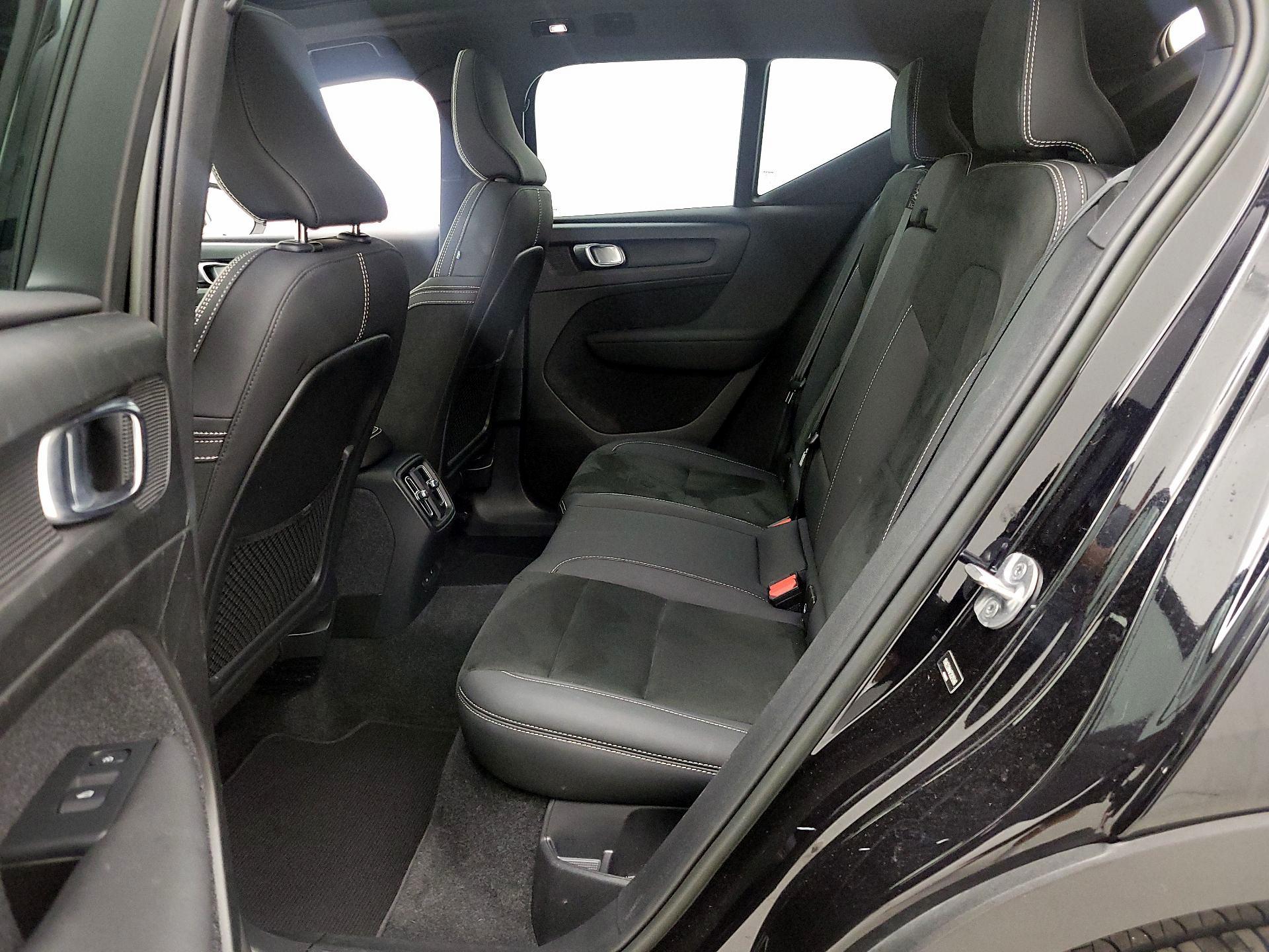 Thumbnail: 2023 Volvo XC40 - 18