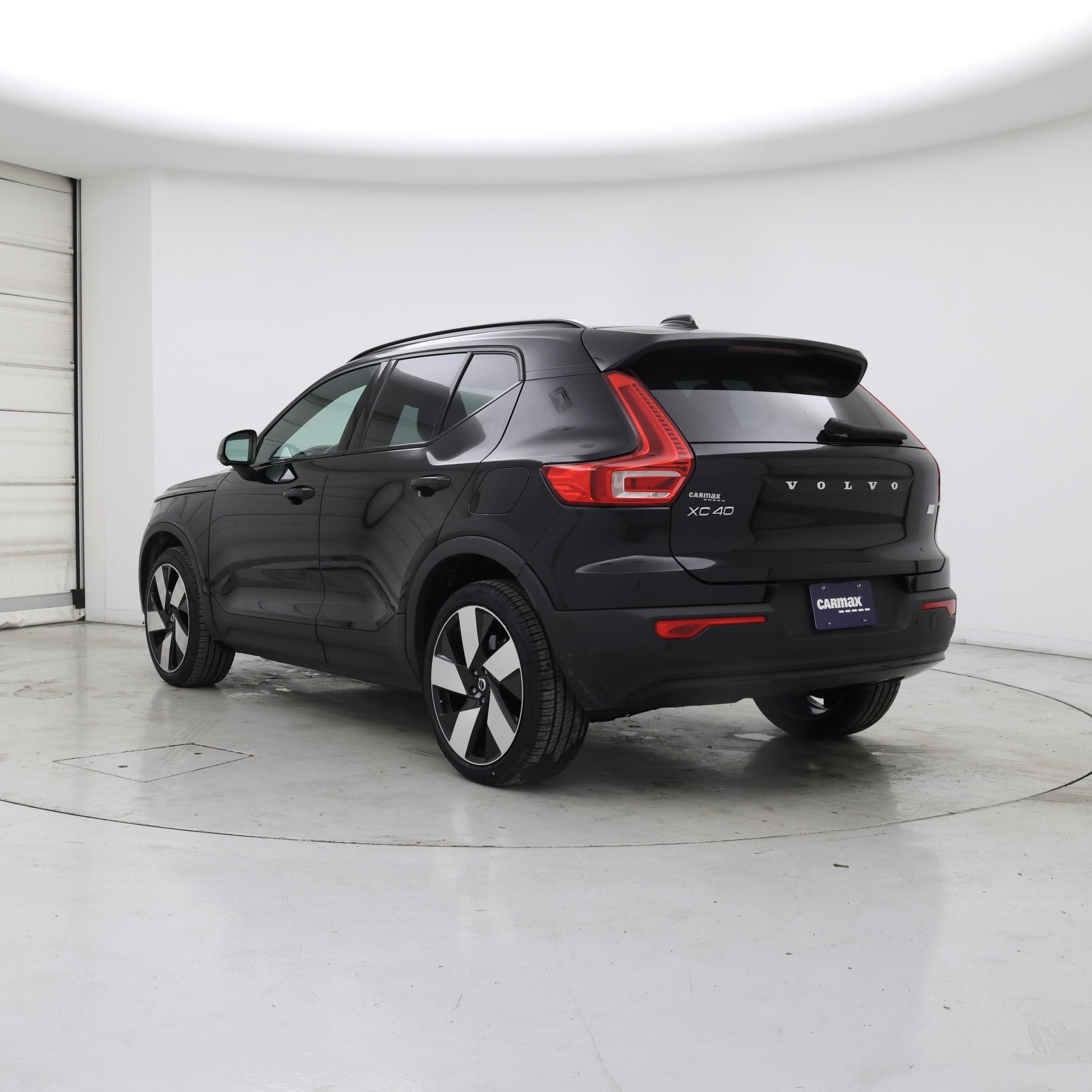 Thumbnail: 2023 Volvo XC40 - 2