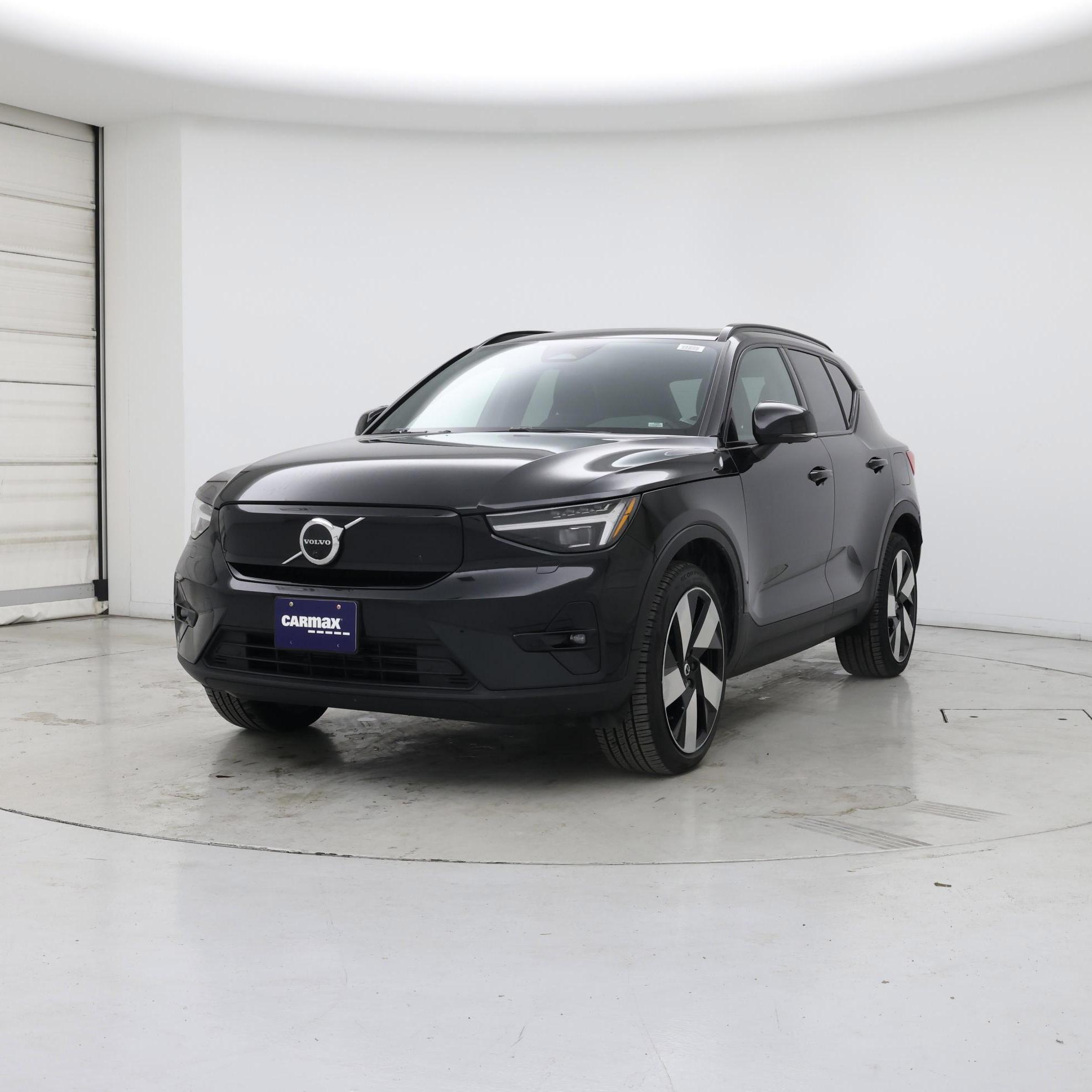 Thumbnail: 2023 Volvo XC40 - 4