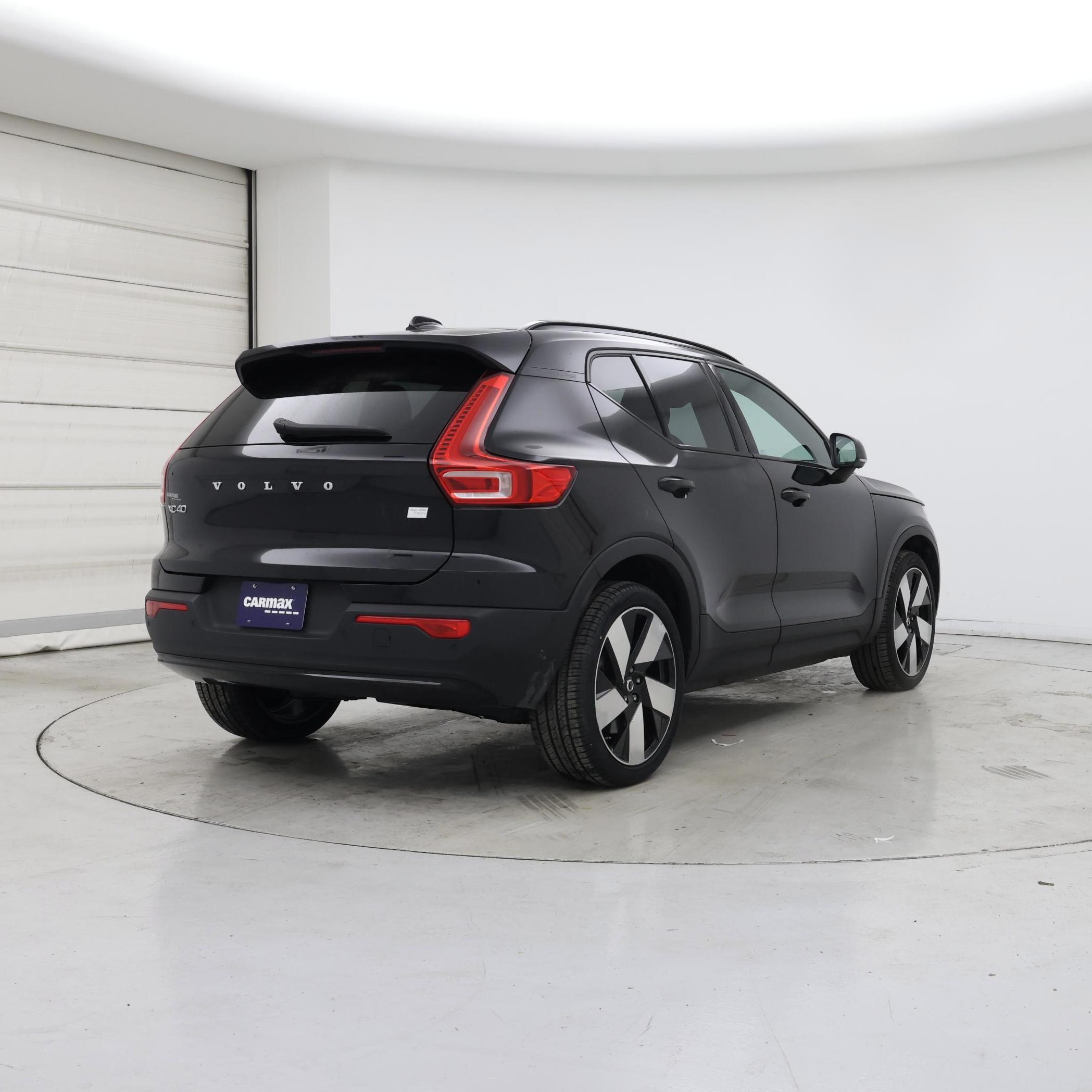 Thumbnail: 2023 Volvo XC40 - 8