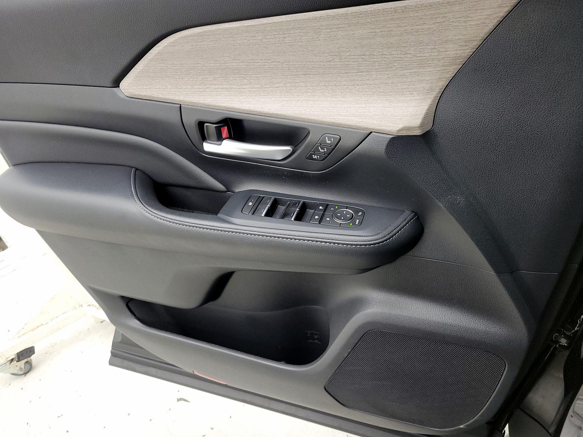 Thumbnail: 2024 Toyota Grand Highlander - 12