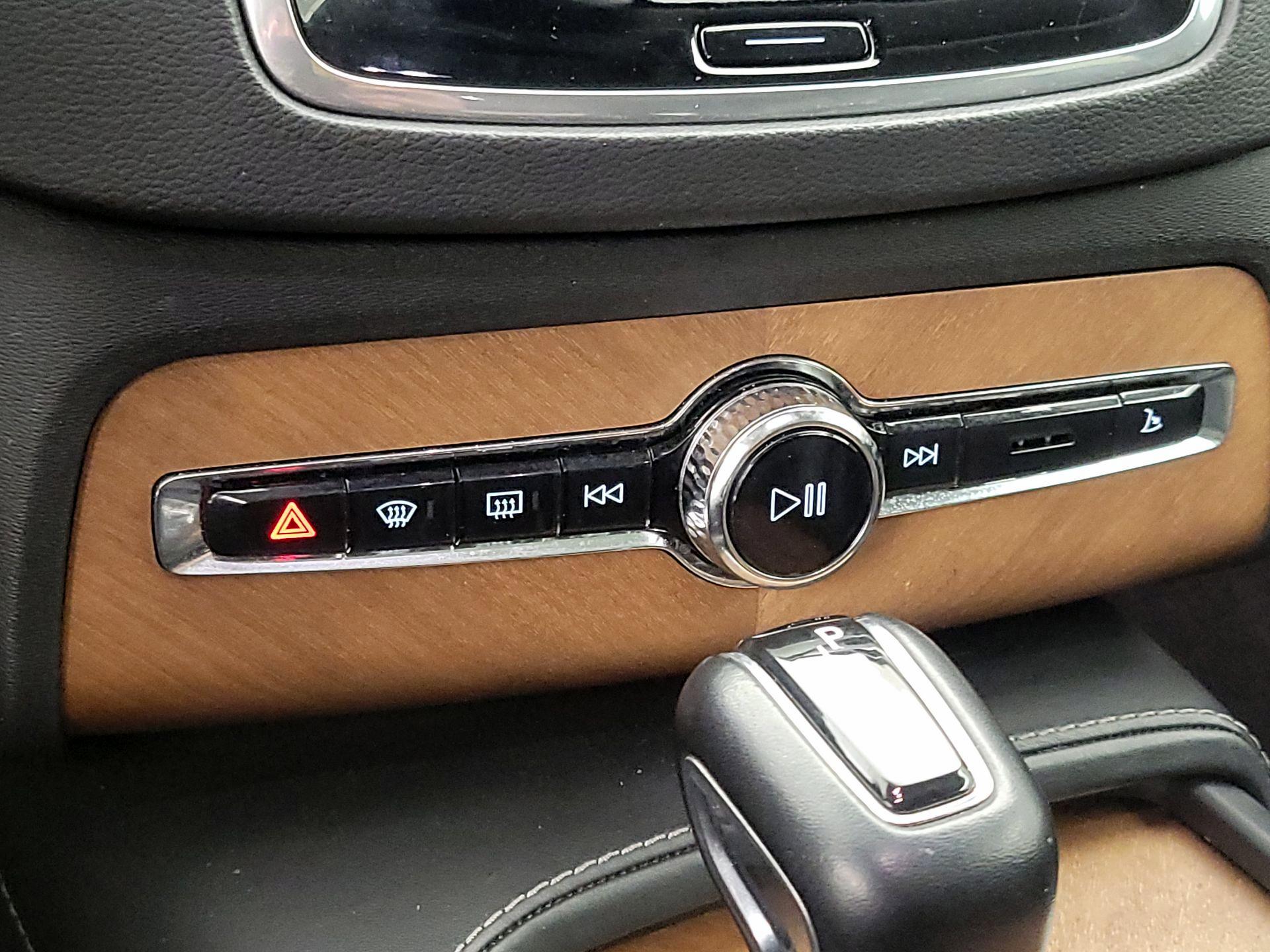 Thumbnail: 2019 Volvo XC90 - 17