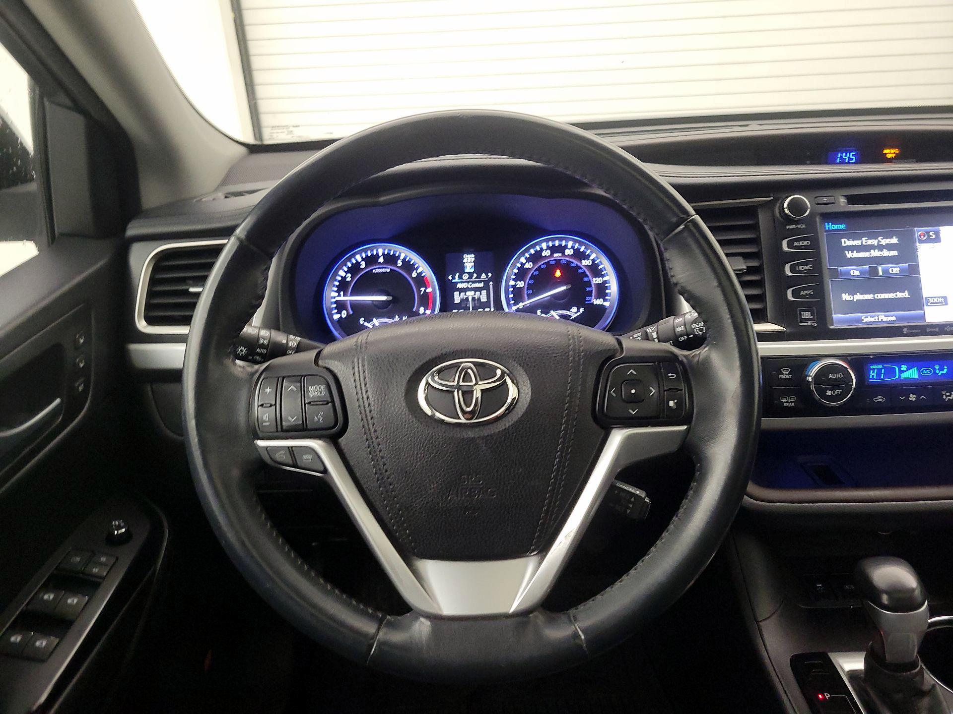 Thumbnail: 2016 Toyota Highlander - 10