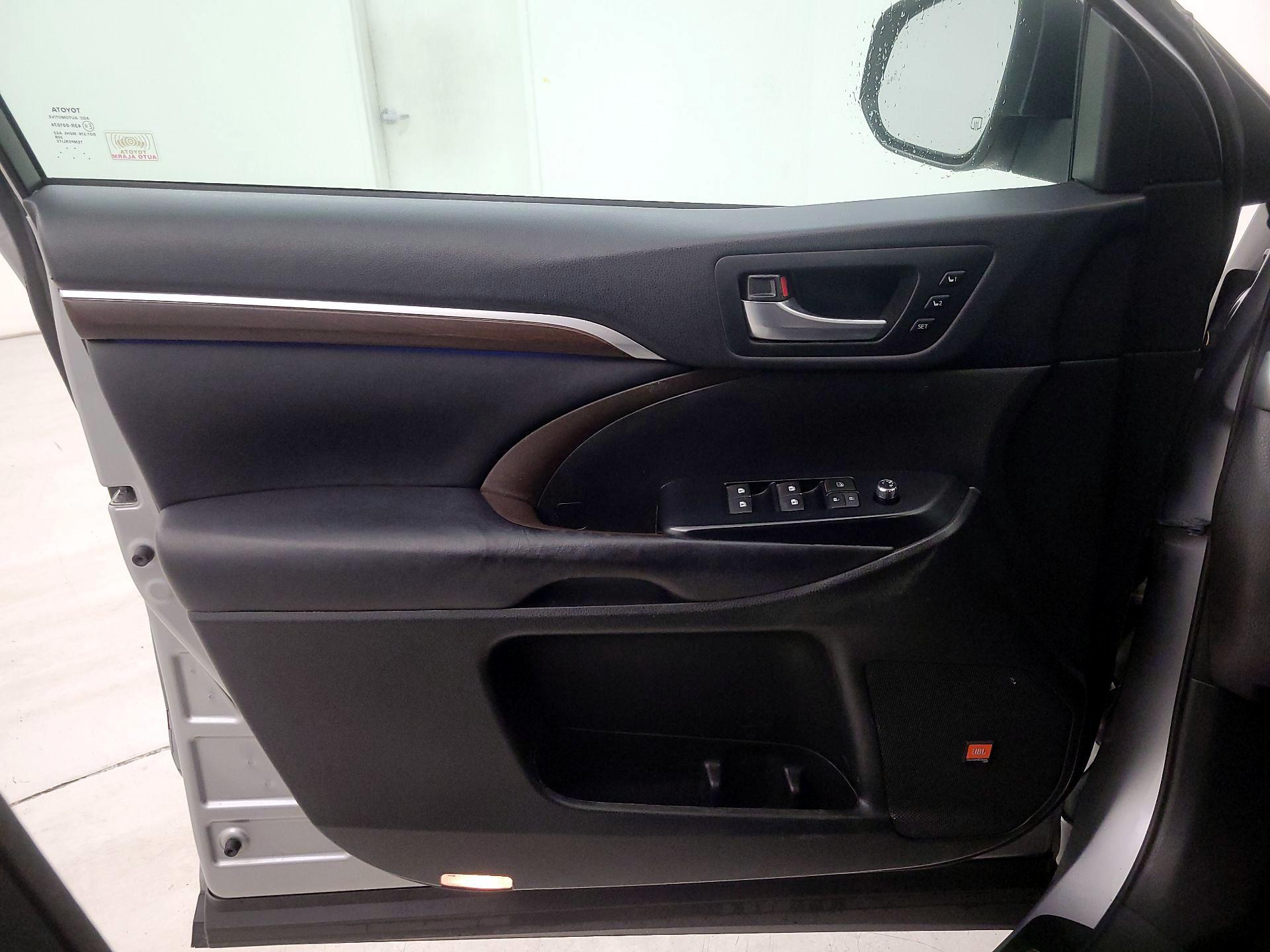 Thumbnail: 2016 Toyota Highlander - 12