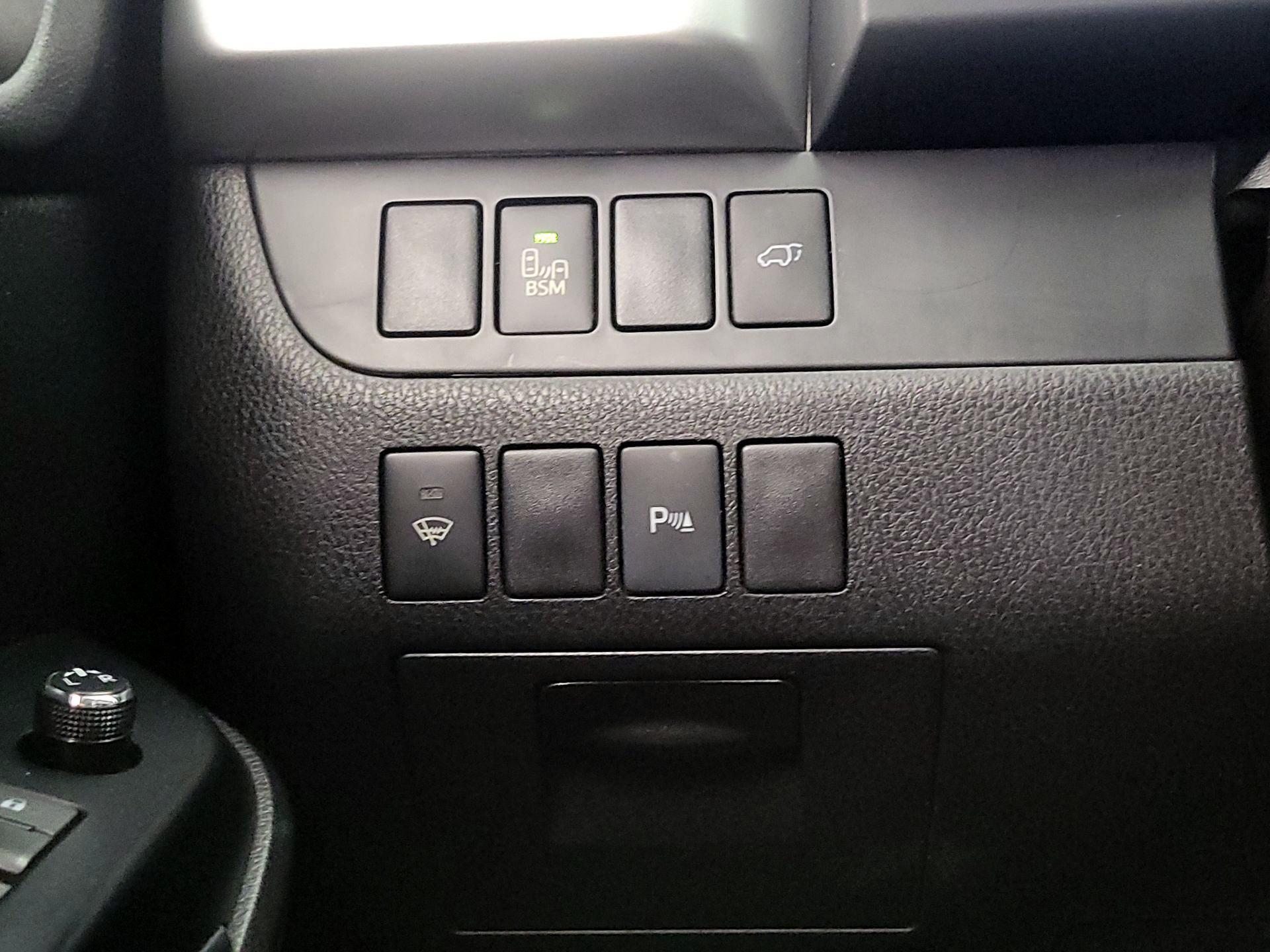 Thumbnail: 2016 Toyota Highlander - 13