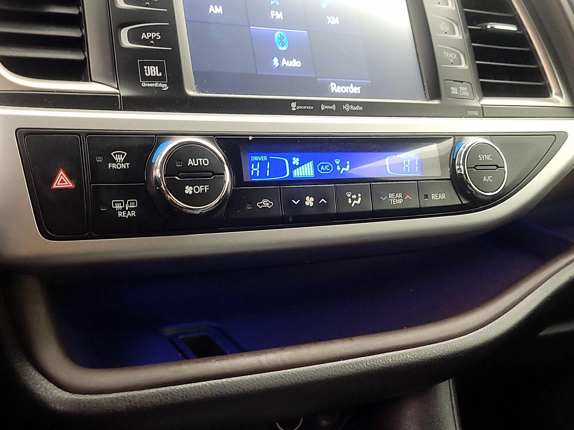 Thumbnail: 2016 Toyota Highlander - 17