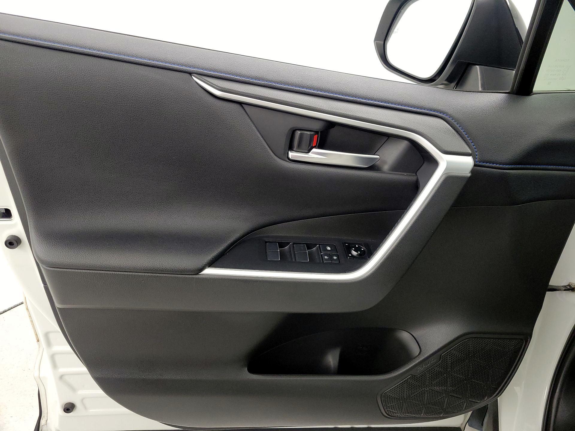 Thumbnail: 2020 Toyota RAV4 - 12