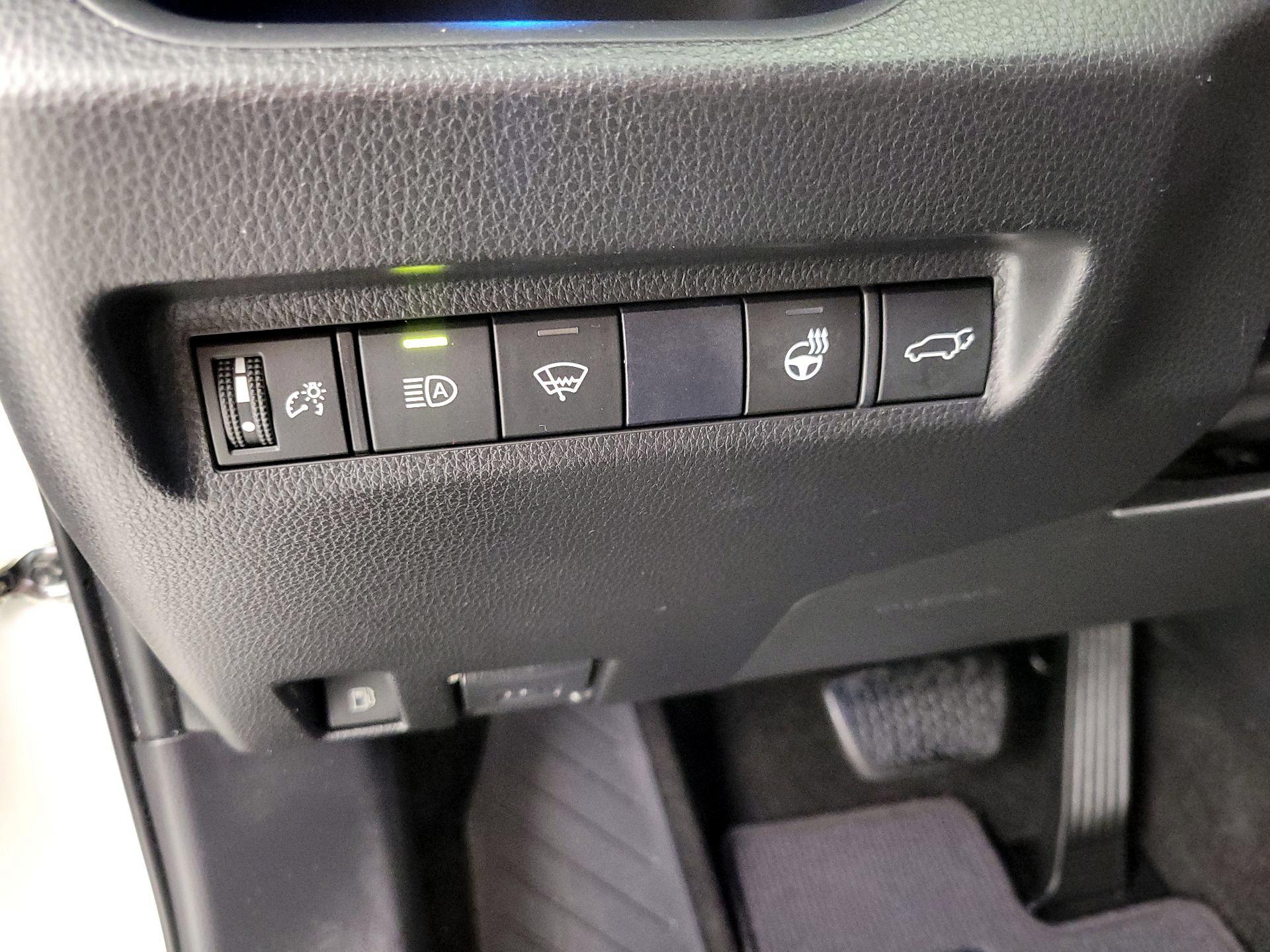 Thumbnail: 2020 Toyota RAV4 - 13