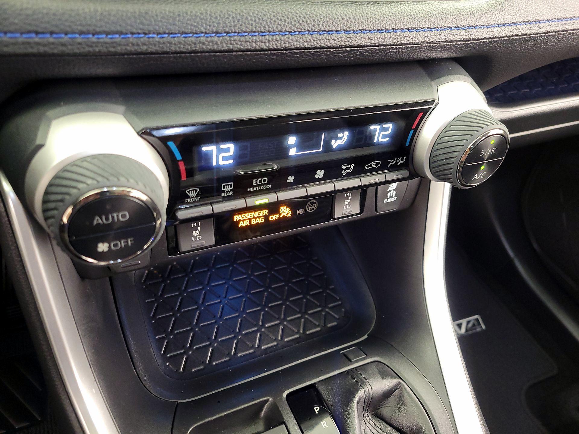 Thumbnail: 2020 Toyota RAV4 - 17