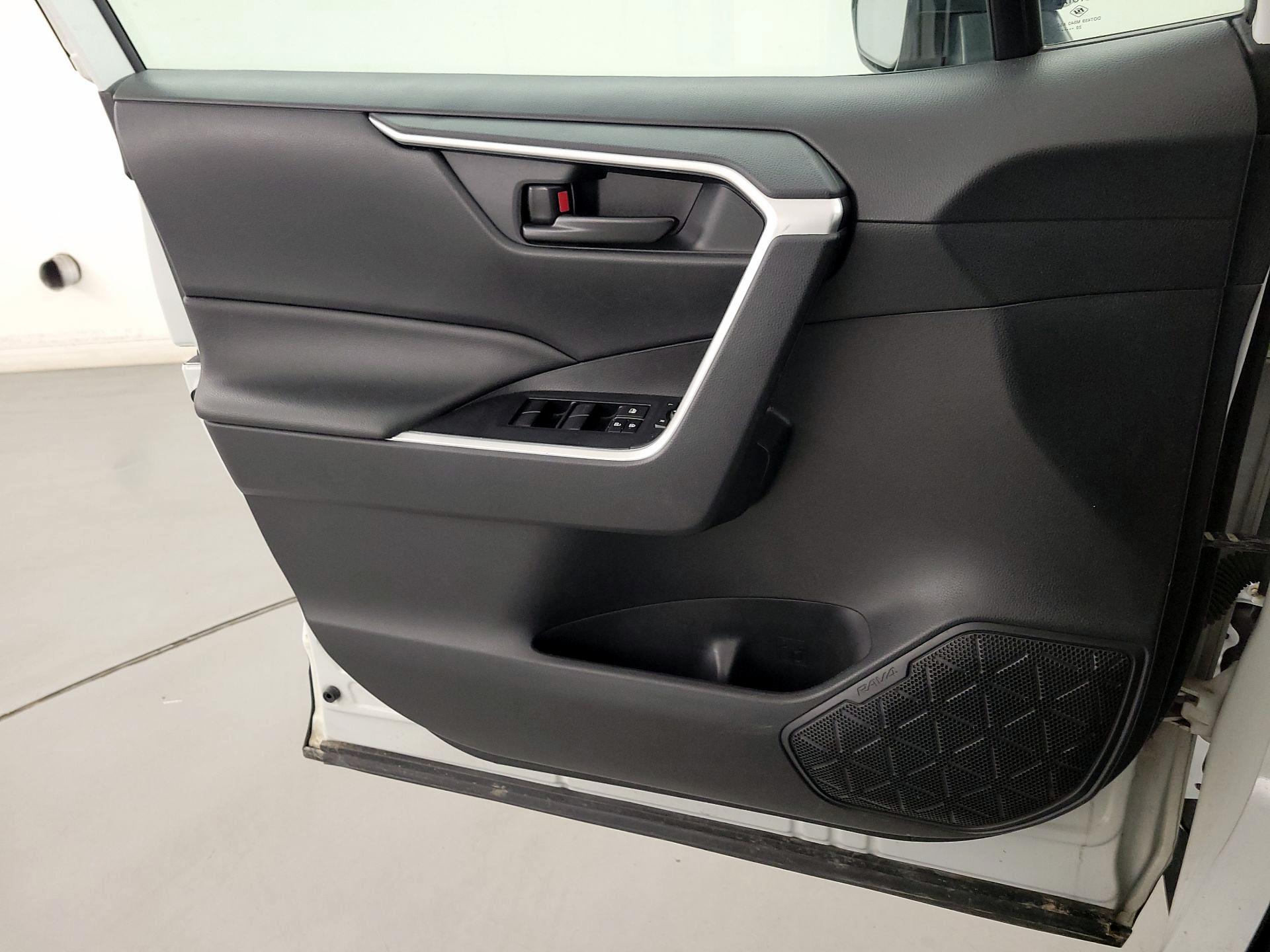Thumbnail: 2021 Toyota RAV4 - 12