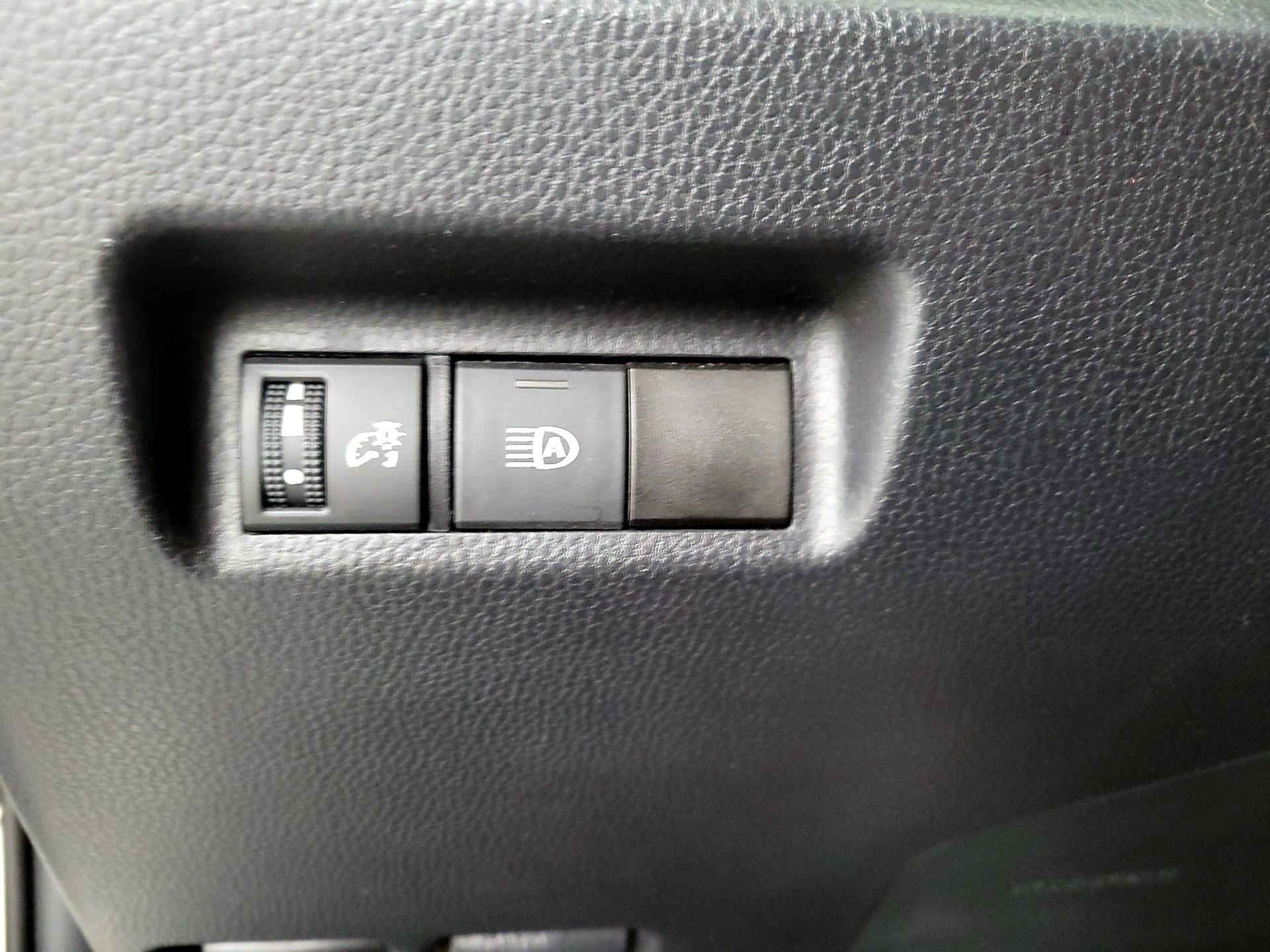 Thumbnail: 2021 Toyota RAV4 - 13