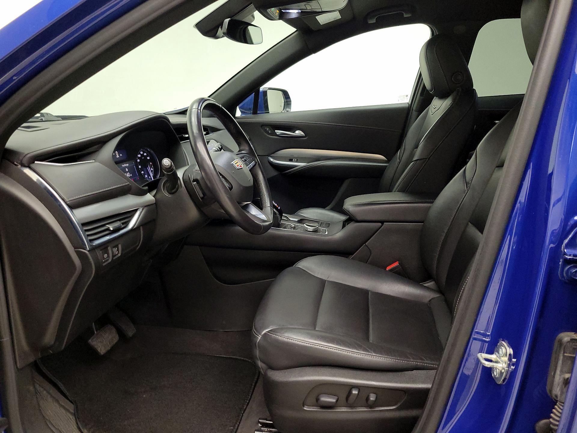 Thumbnail: 2023 Cadillac XT4 - 11