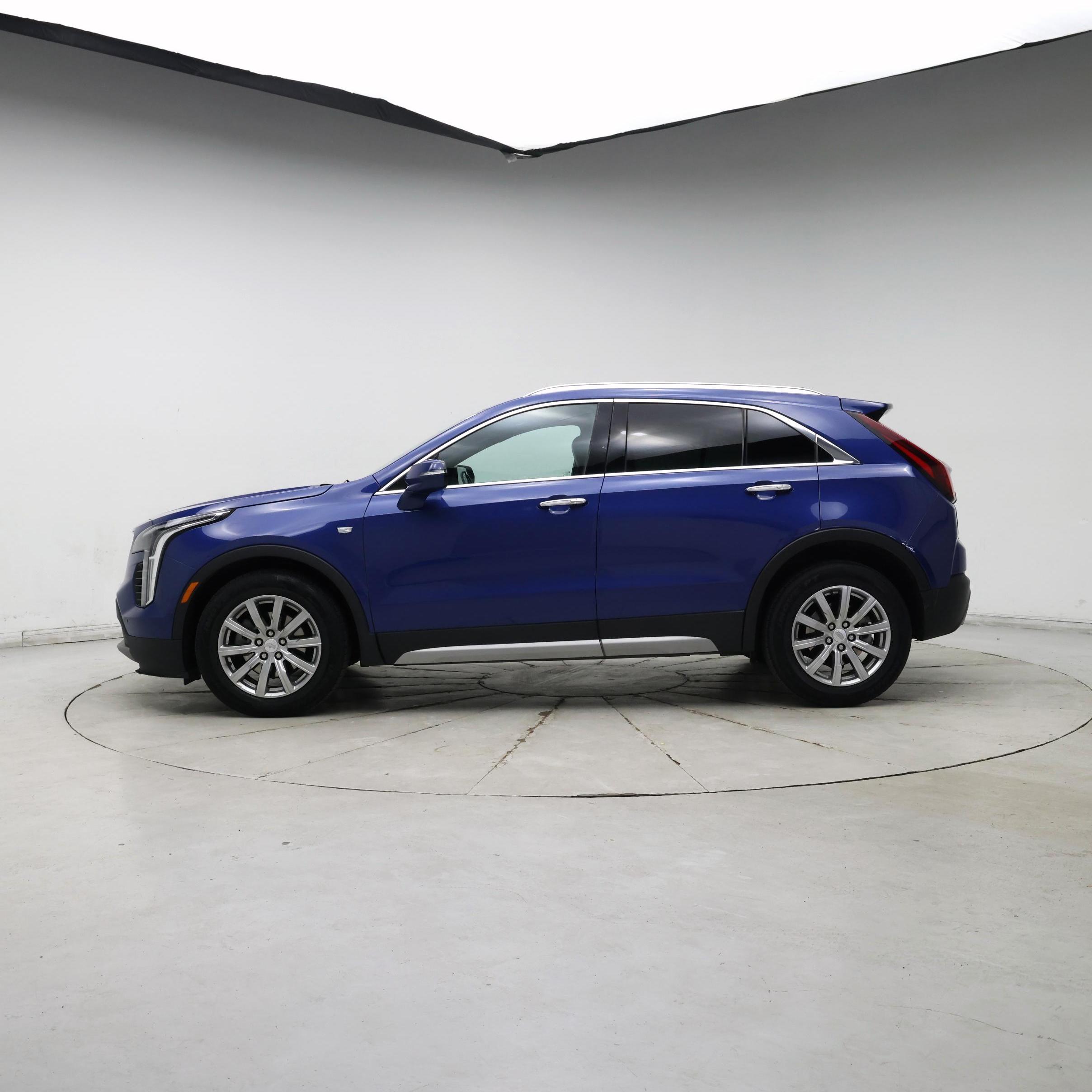 Thumbnail: 2023 Cadillac XT4 - 3