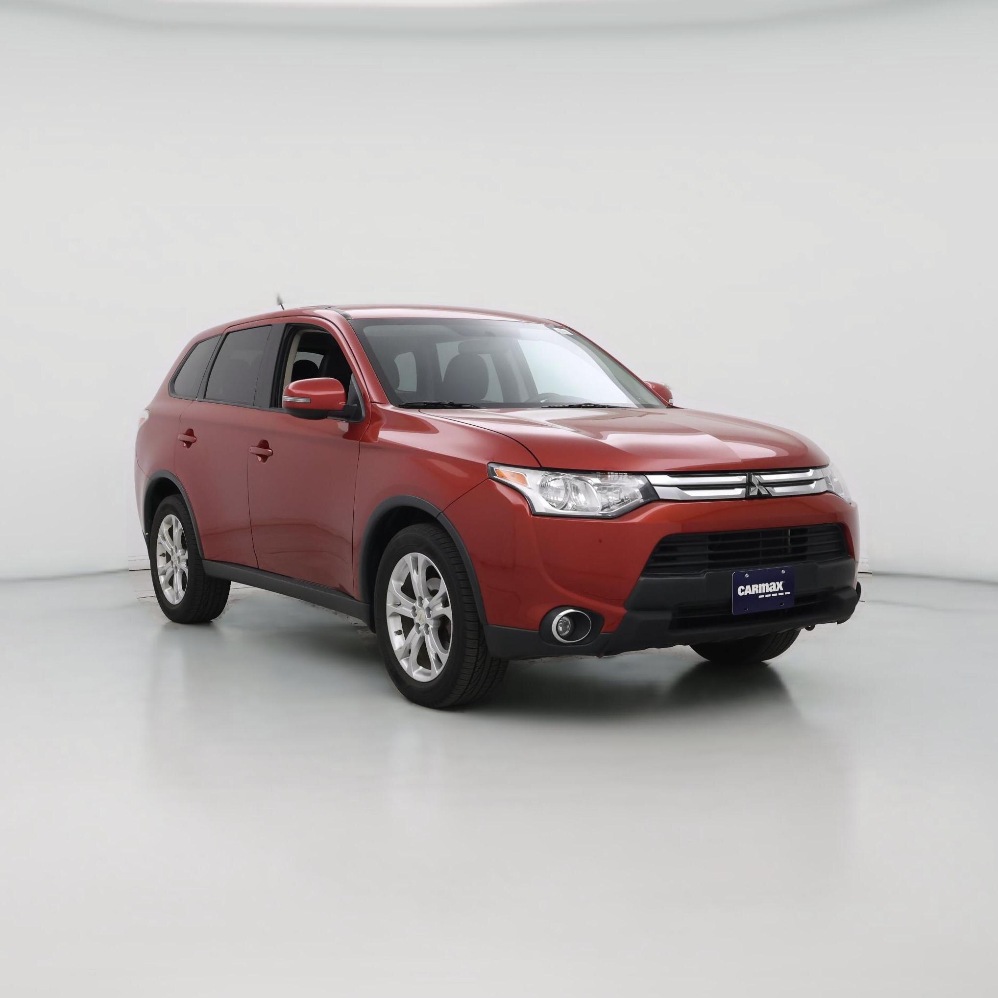 Thumbnail: 2015 Mitsubishi Outlander - 1