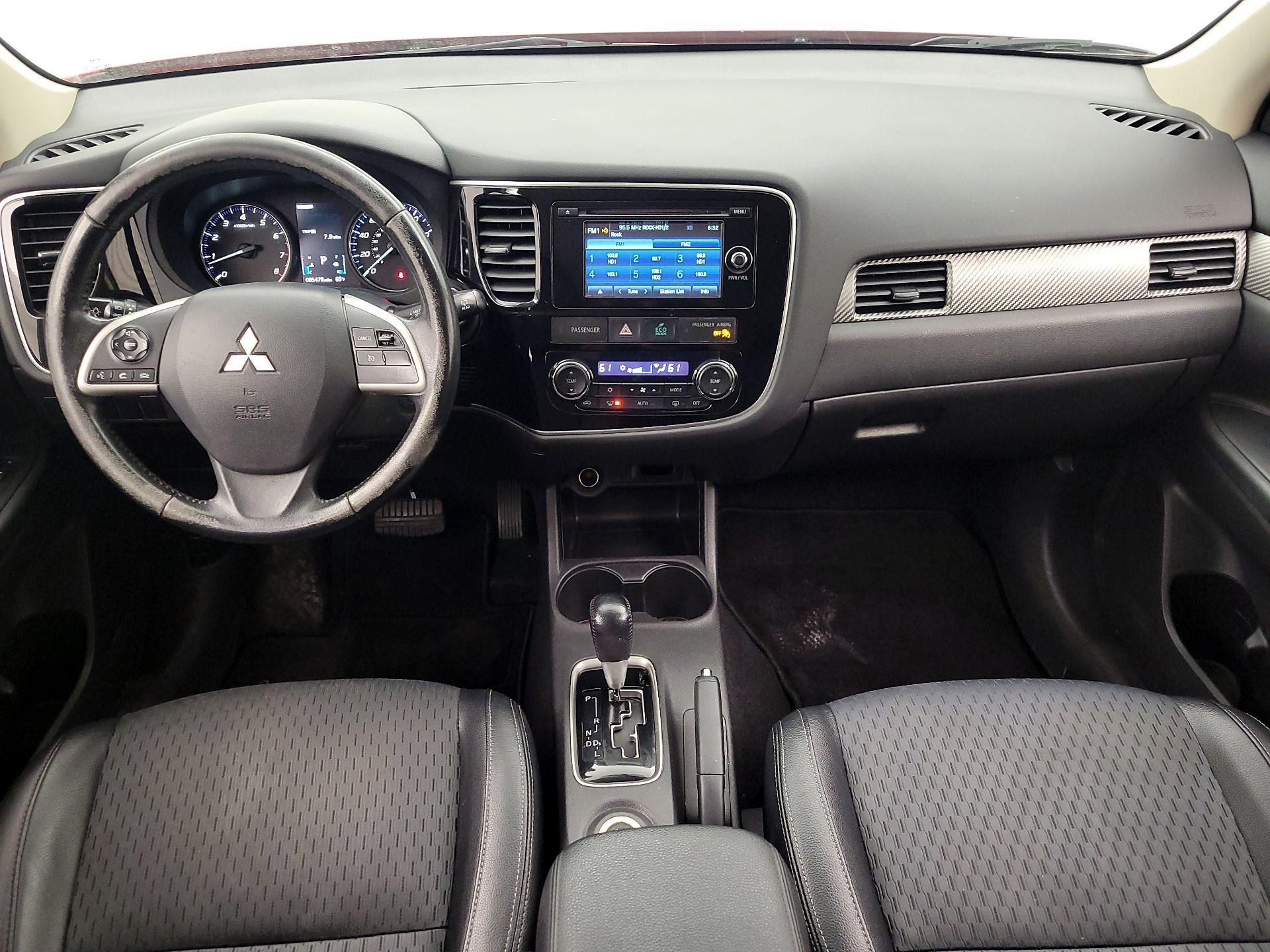 Thumbnail: 2015 Mitsubishi Outlander - 9