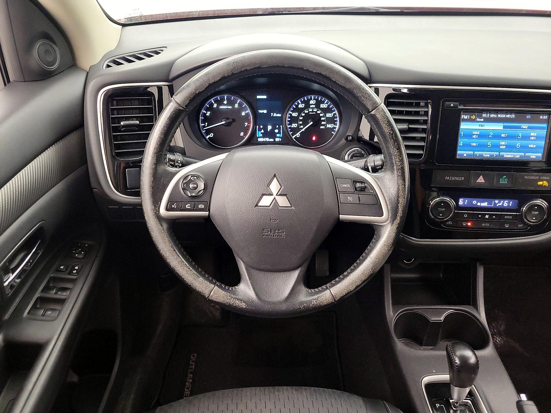 Thumbnail: 2015 Mitsubishi Outlander - 10