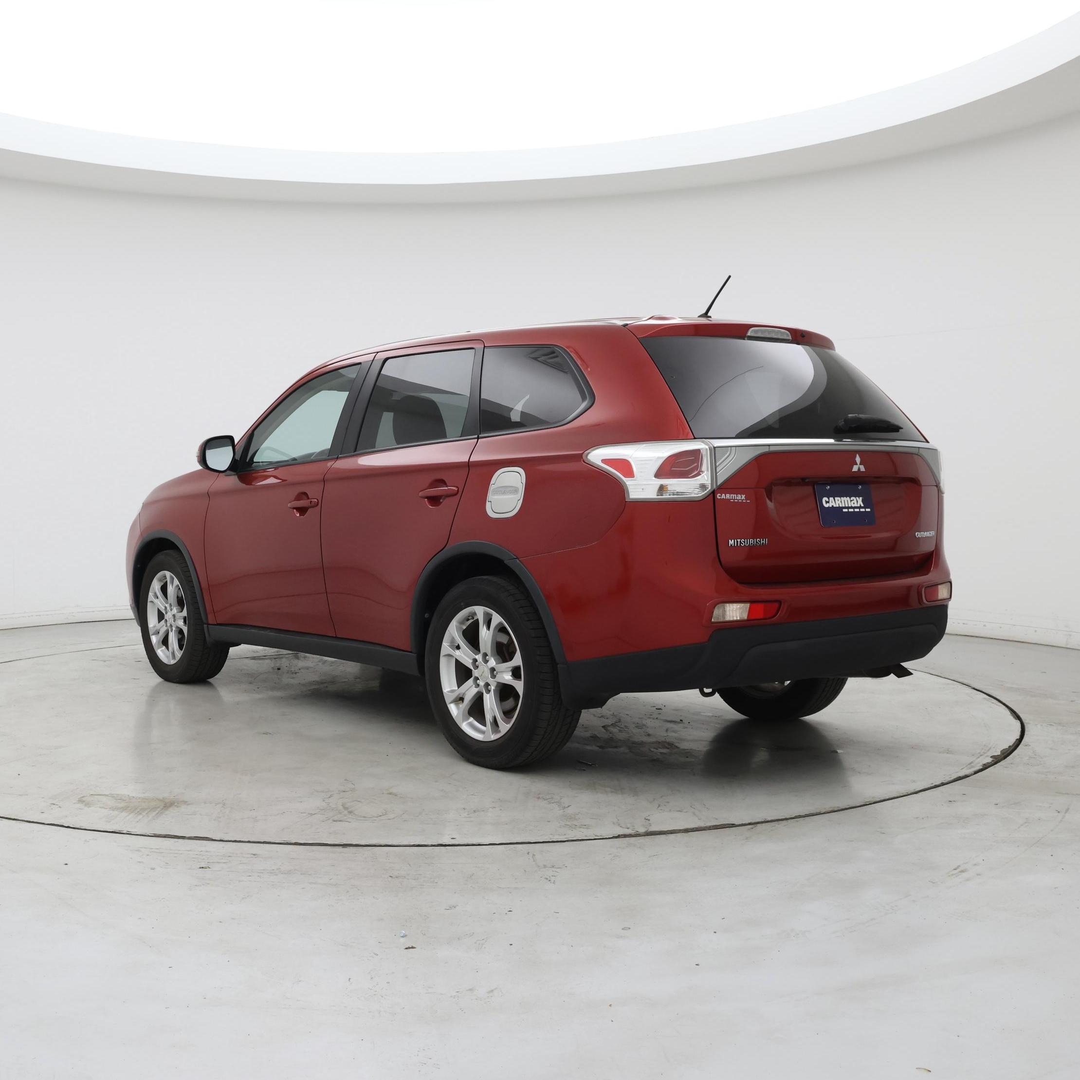 Thumbnail: 2015 Mitsubishi Outlander - 2