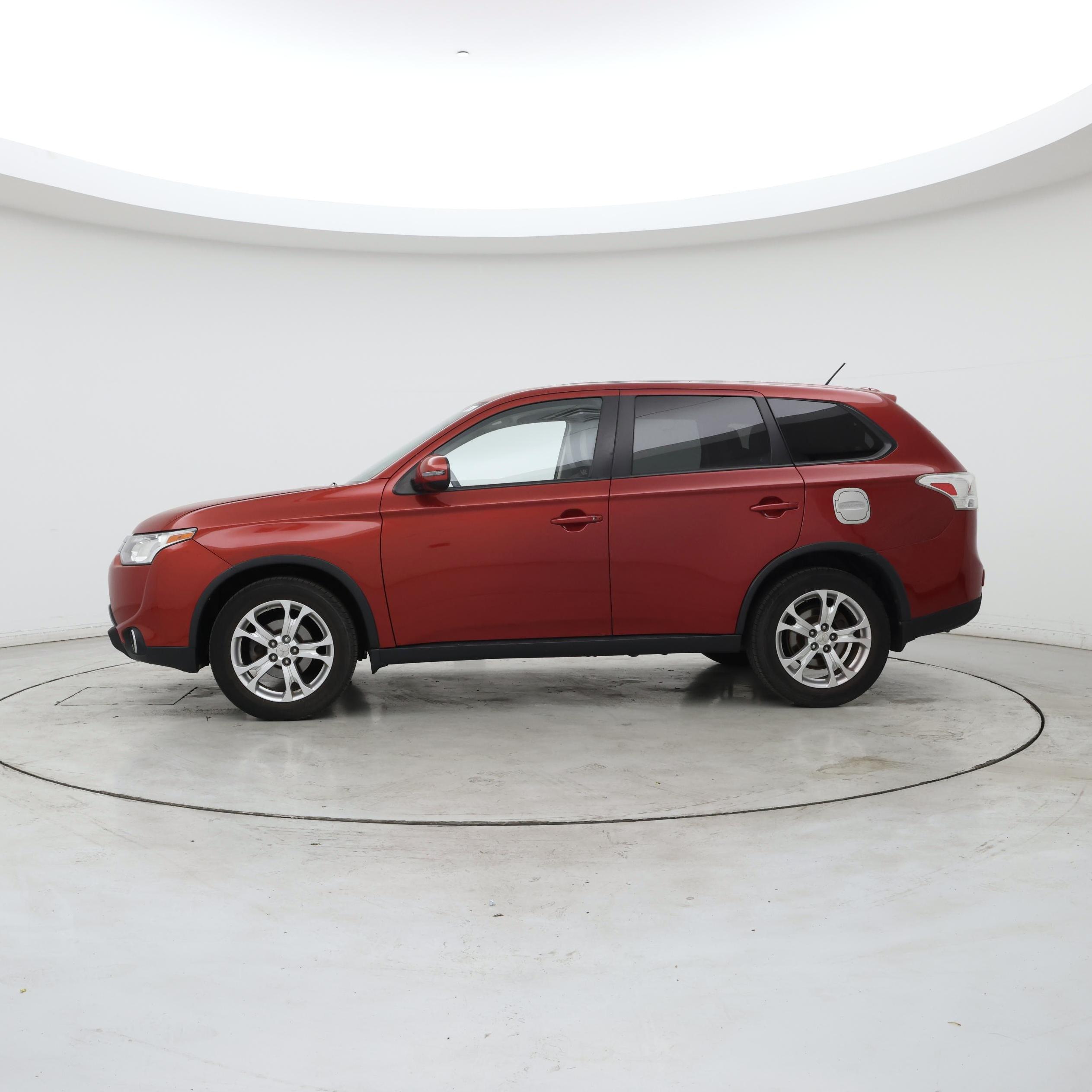 Thumbnail: 2015 Mitsubishi Outlander - 3