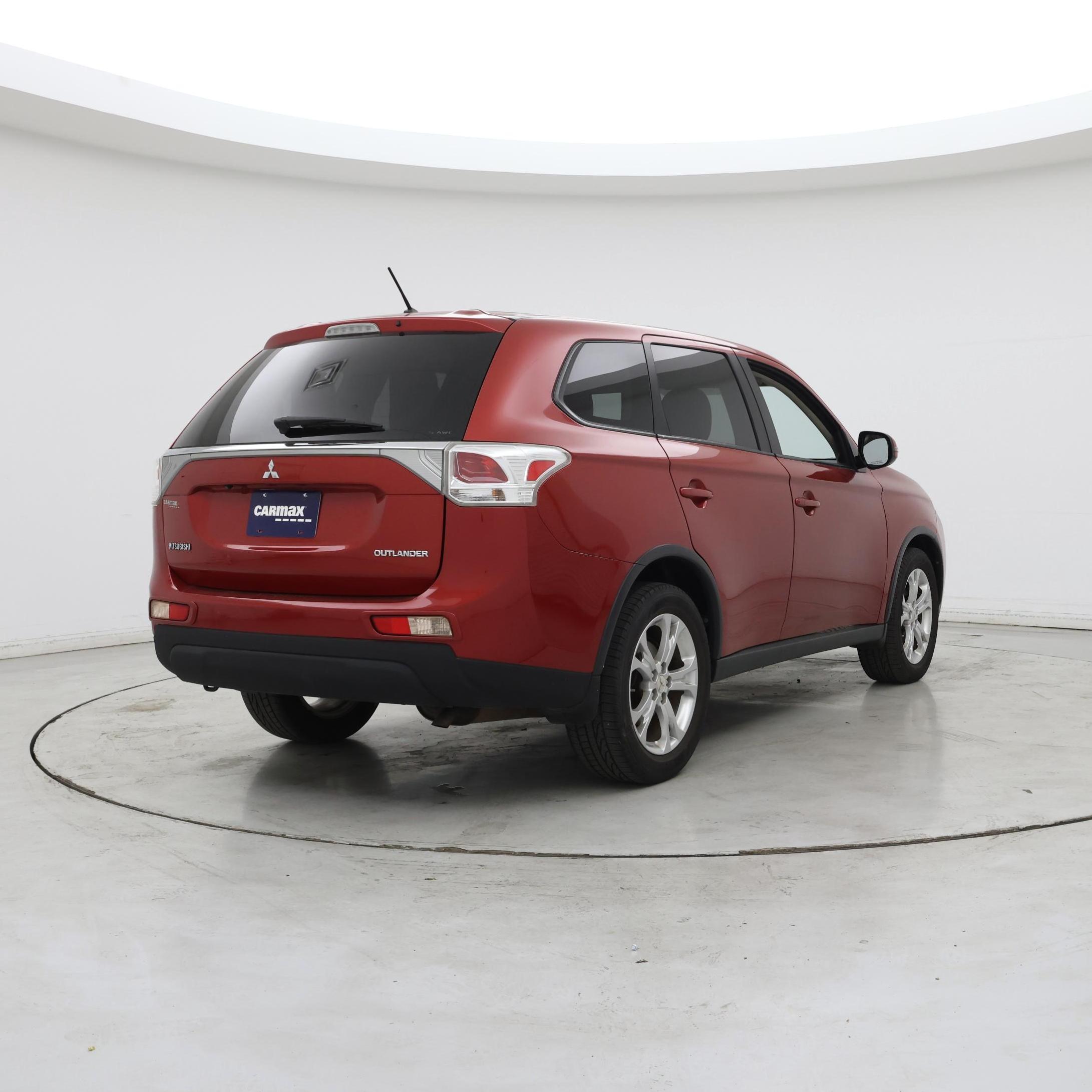 Thumbnail: 2015 Mitsubishi Outlander - 8