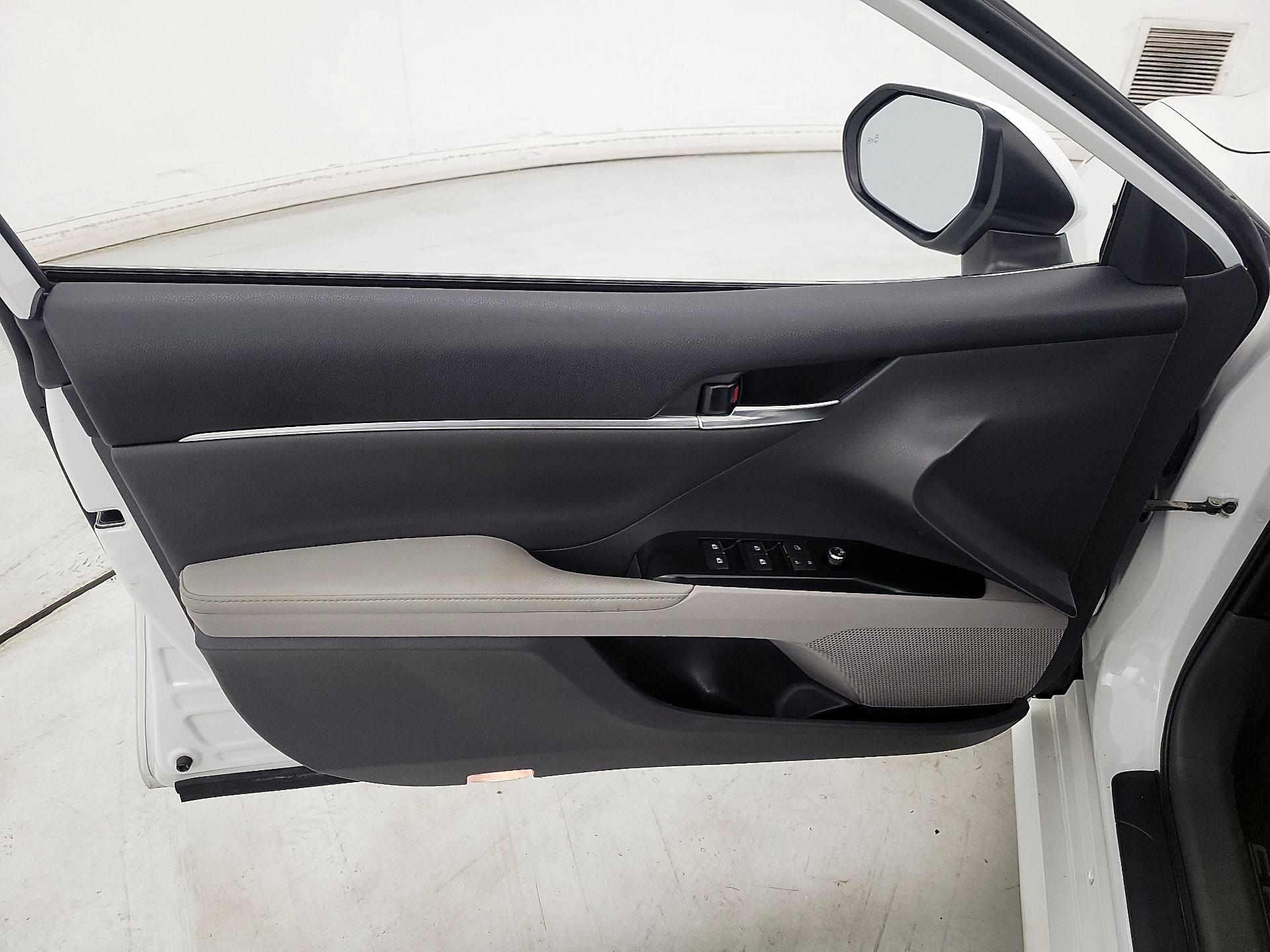 Thumbnail: 2020 Toyota Camry - 12