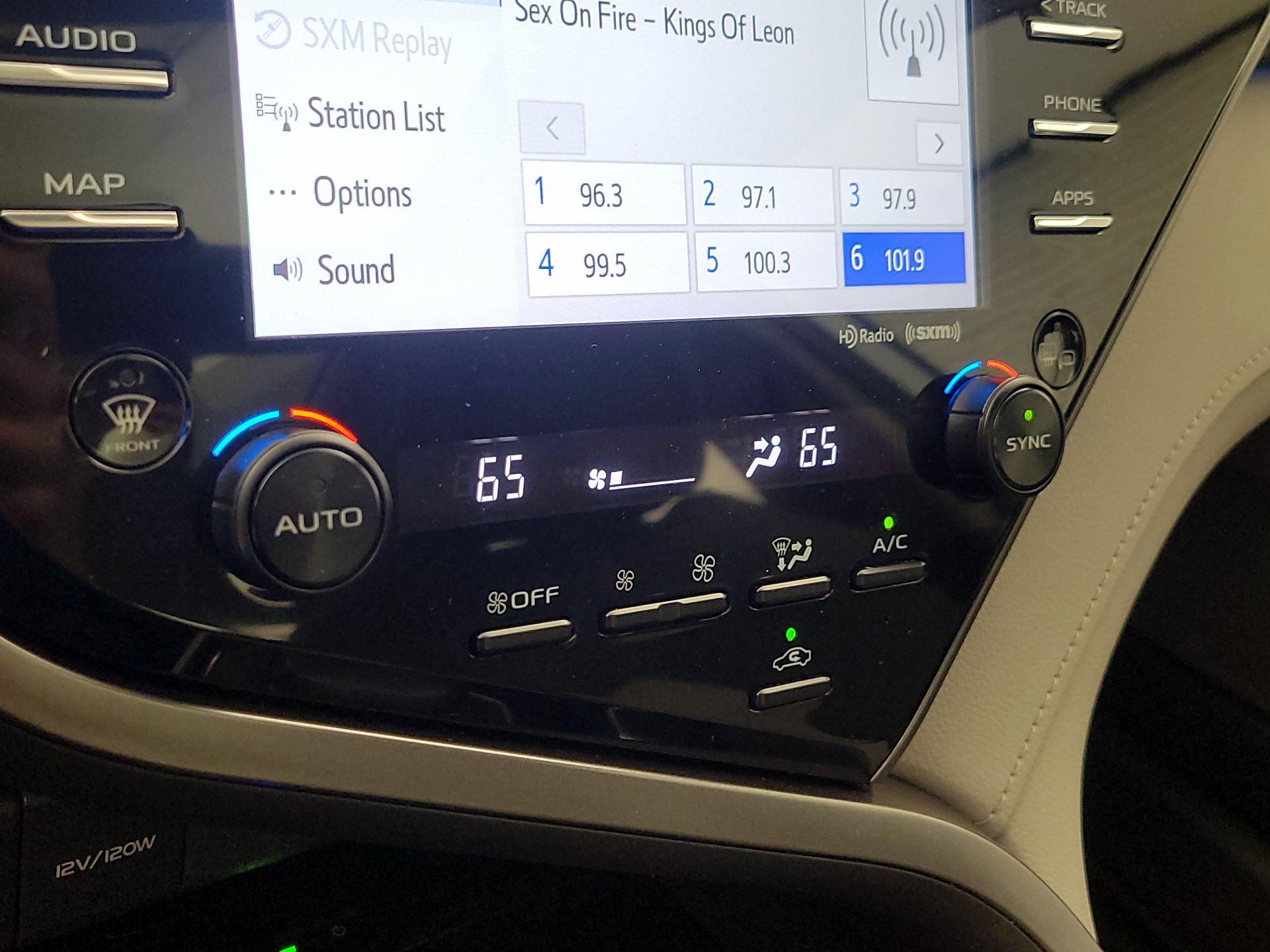 Thumbnail: 2020 Toyota Camry - 16