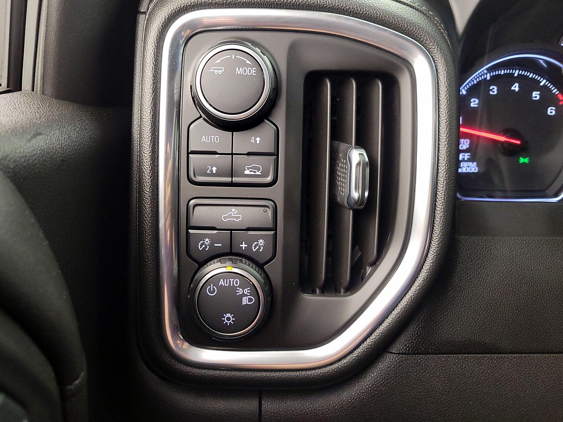 Thumbnail: 2020 Chevrolet Silverado 1500 - 13