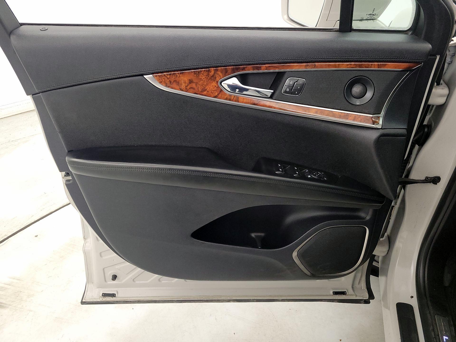 Thumbnail: 2019 Lincoln Nautilus - 12