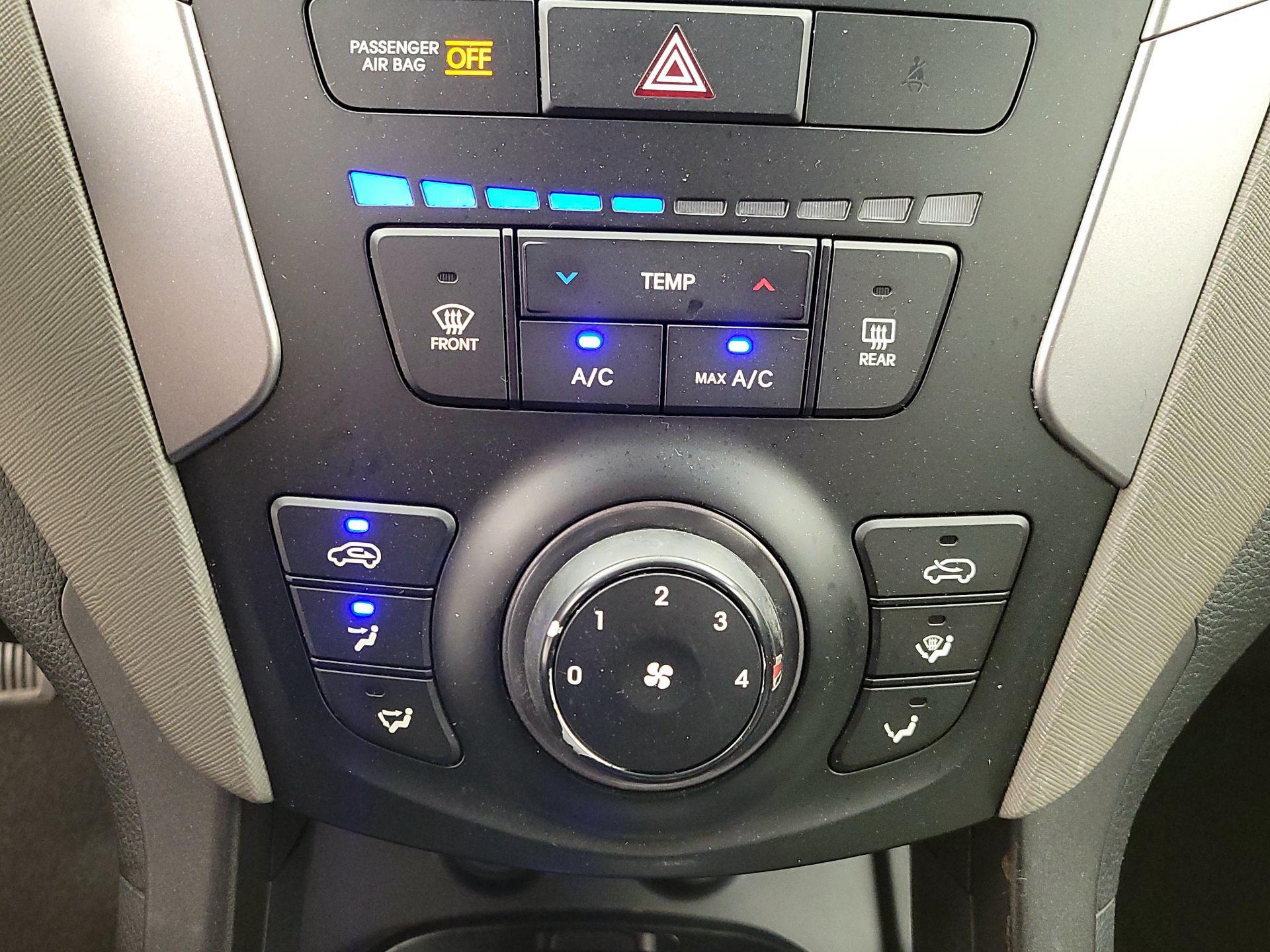 Thumbnail: 2014 Hyundai Santa Fe - 15