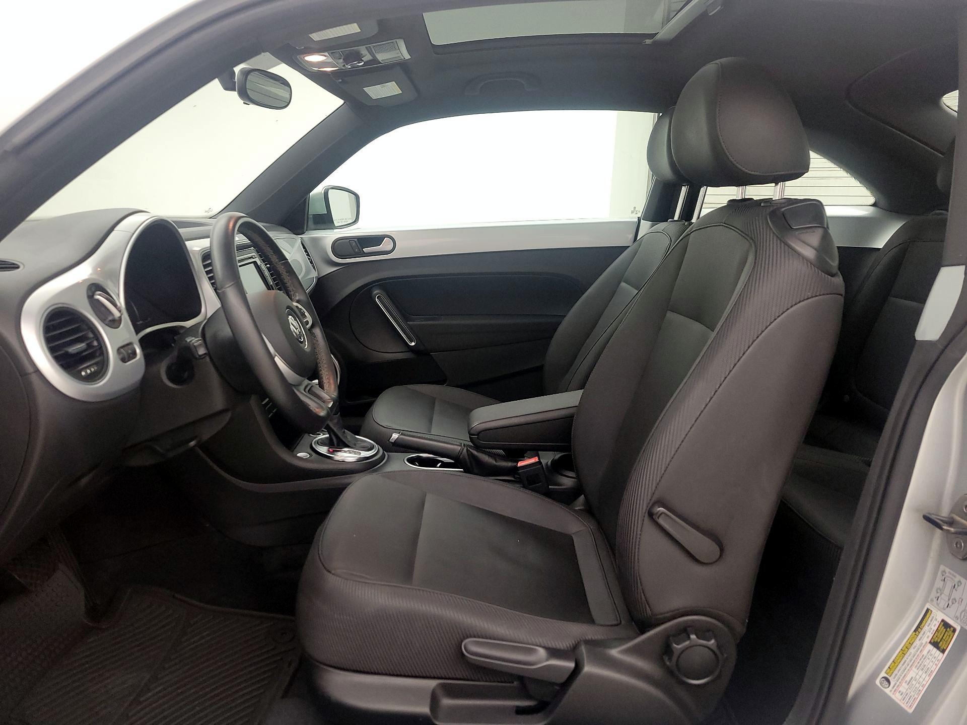 Thumbnail: 2013 Volkswagen Beetle - 11