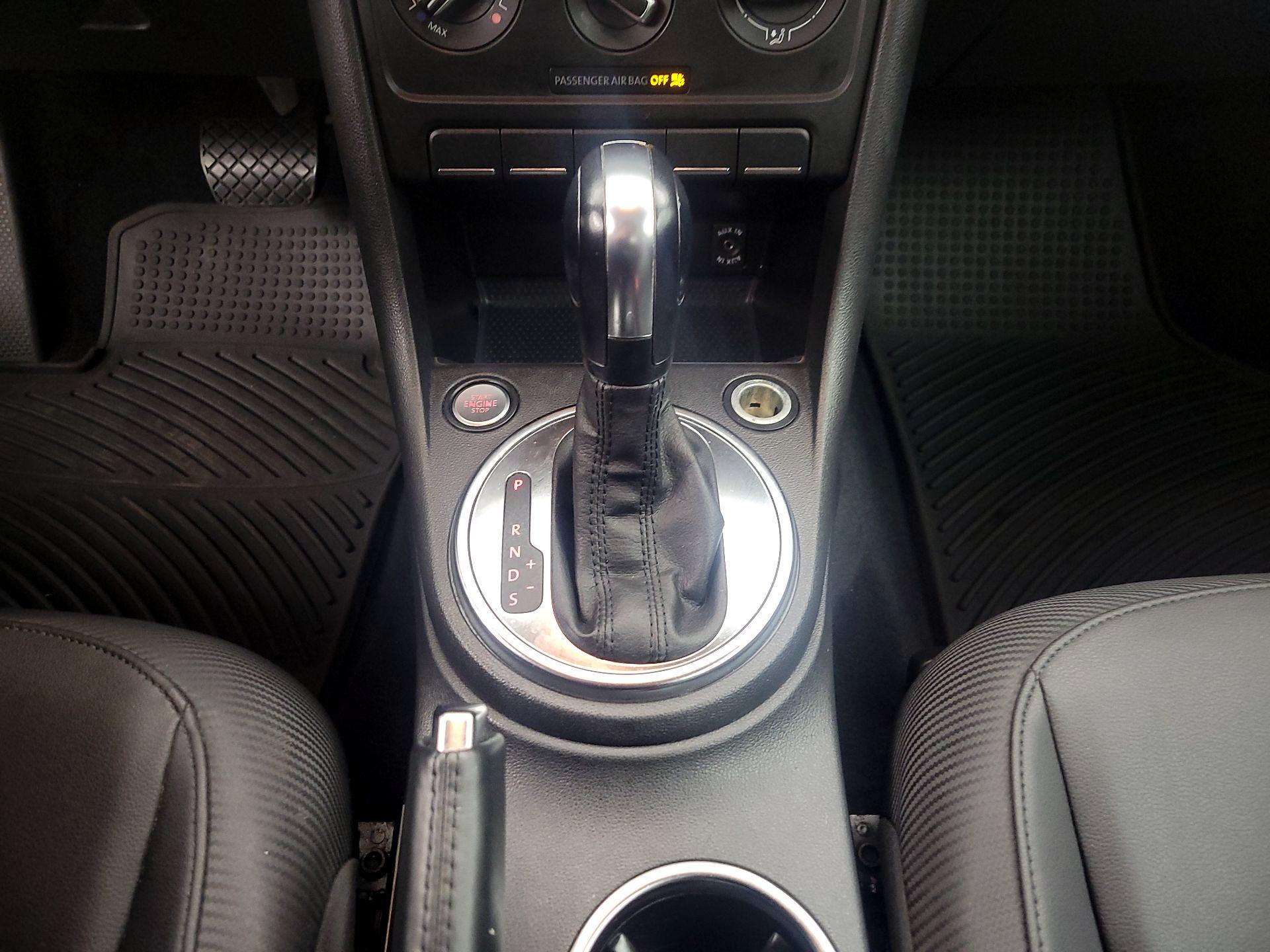 Thumbnail: 2013 Volkswagen Beetle - 16