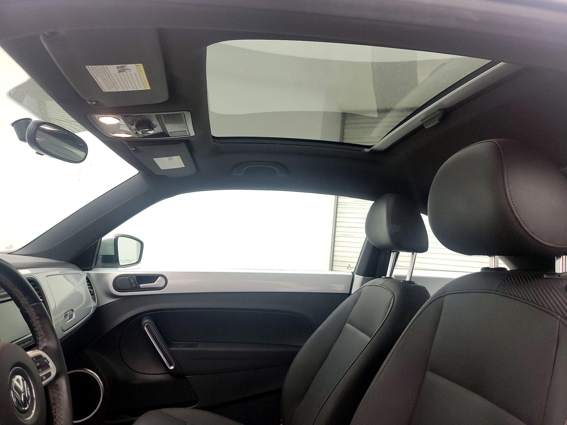 Thumbnail: 2013 Volkswagen Beetle - 18
