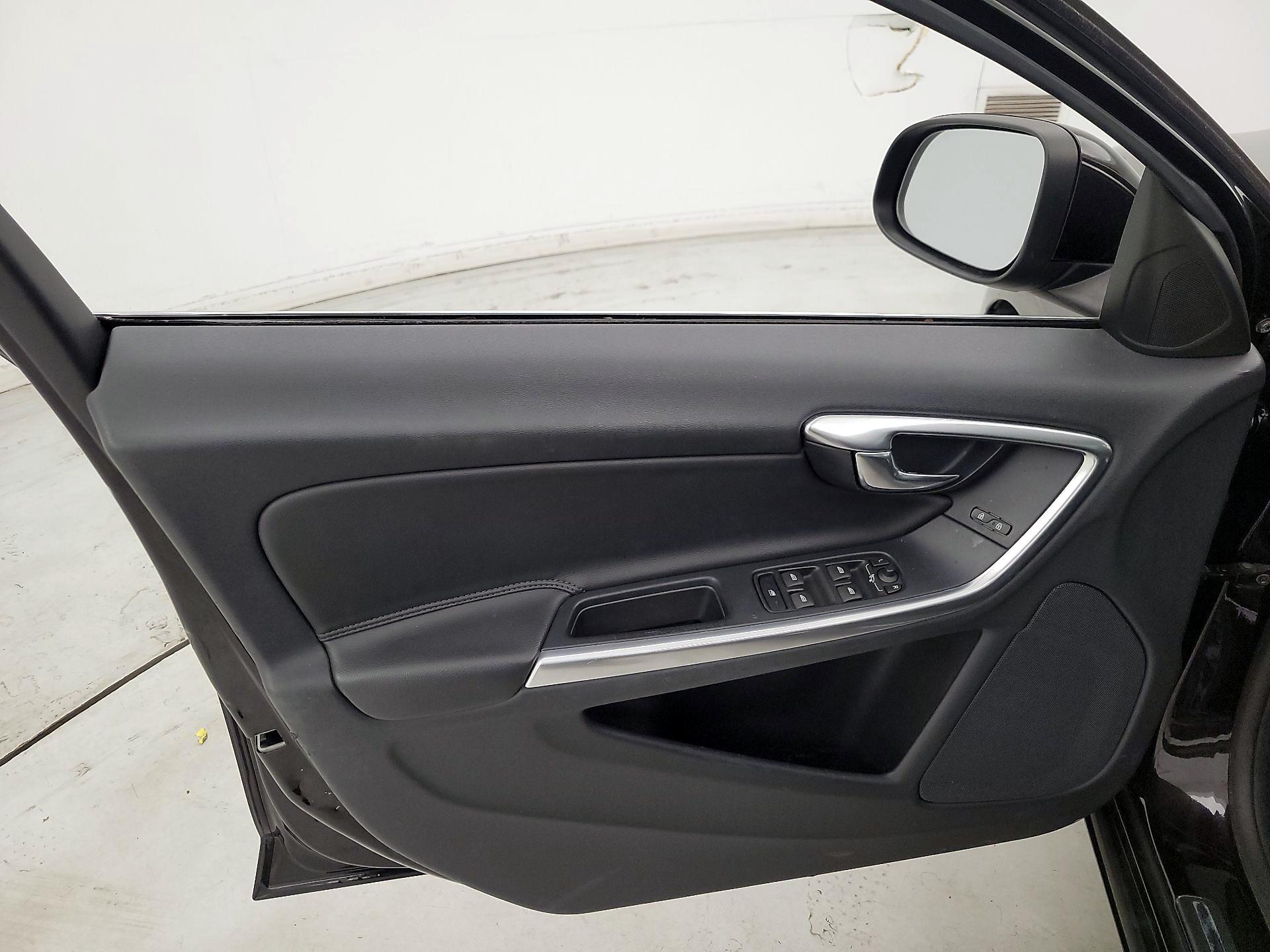 Thumbnail: 2015 Volvo S60 - 12