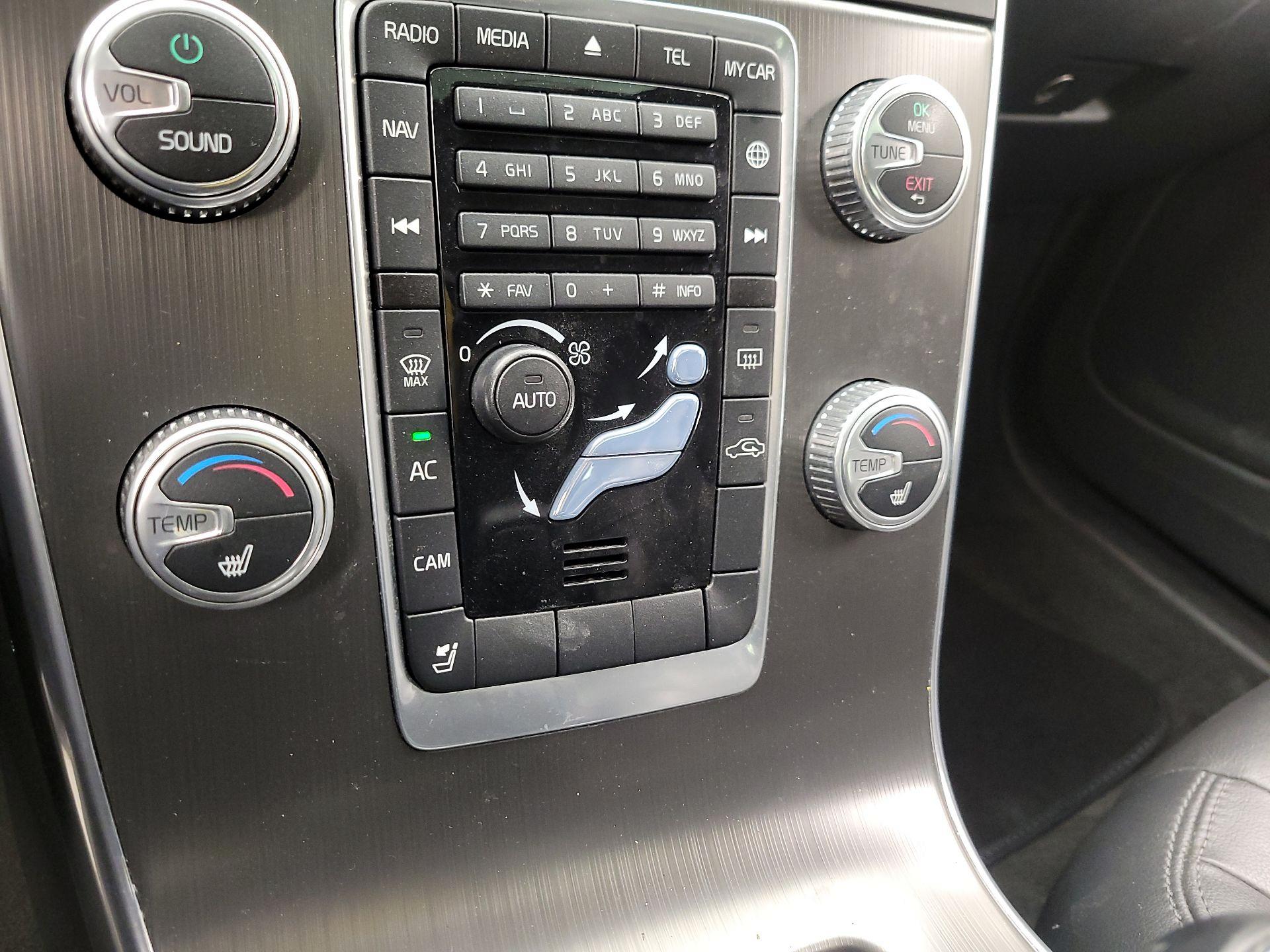 Thumbnail: 2015 Volvo S60 - 17