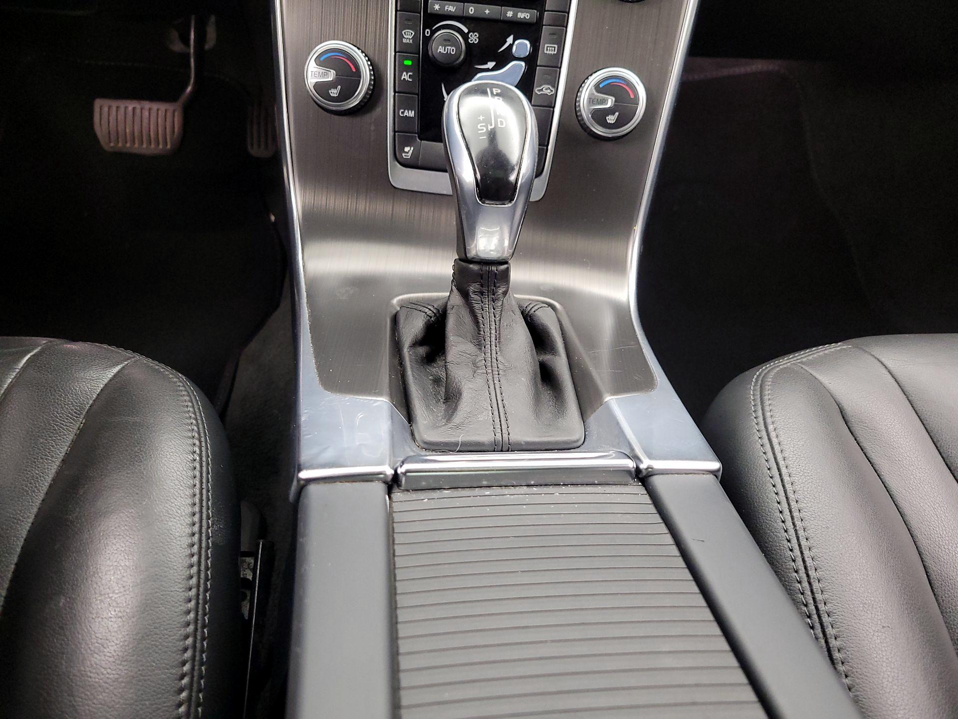 Thumbnail: 2015 Volvo S60 - 18